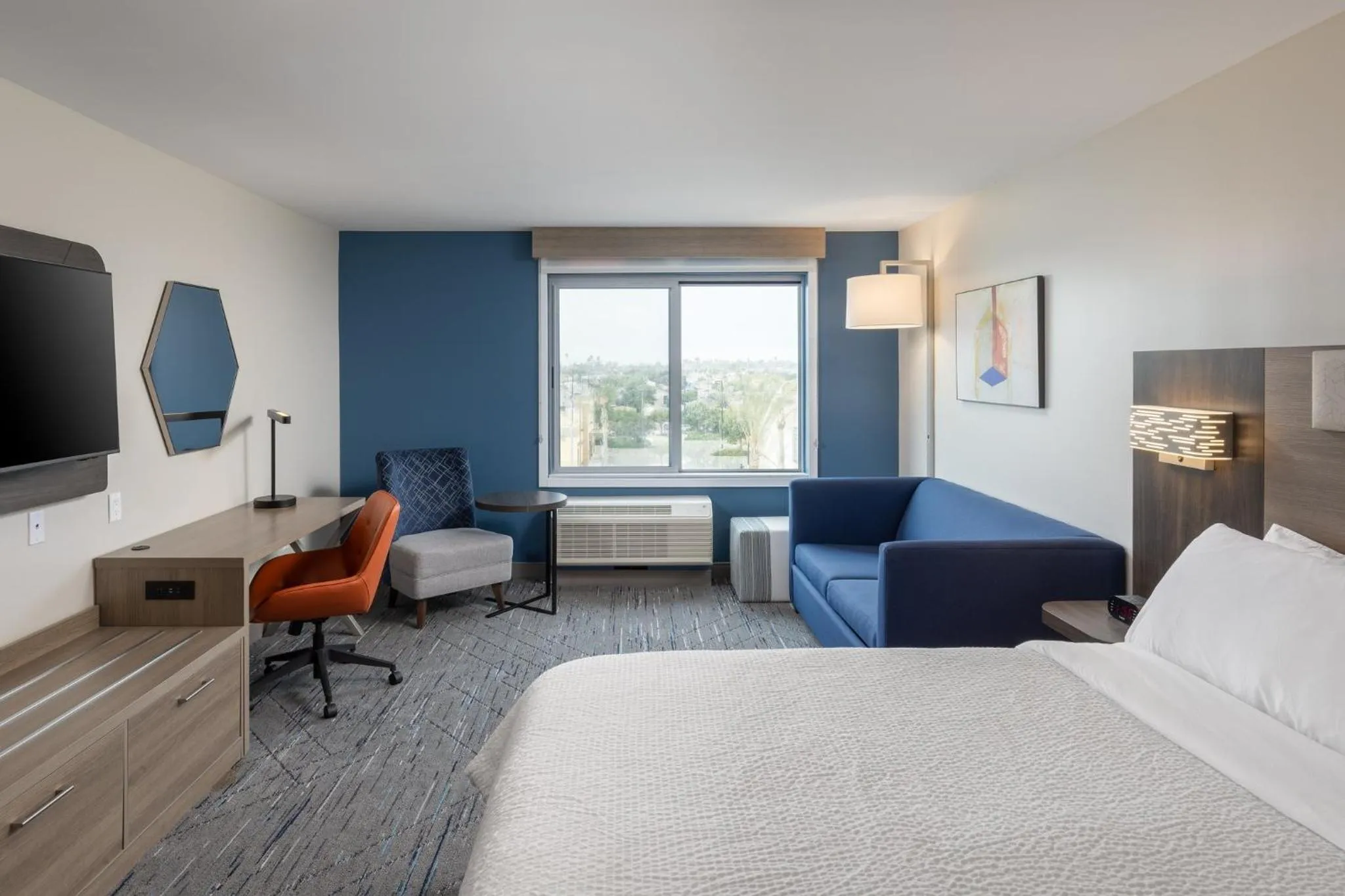 Photo of the whole room, Bed in Holiday Inn Express & Suites Hawaiian Gardens by IHG