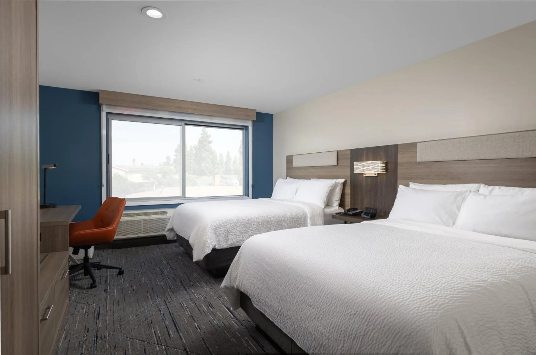 Photo of the whole room, Bed in Holiday Inn Express & Suites Hawaiian Gardens by IHG