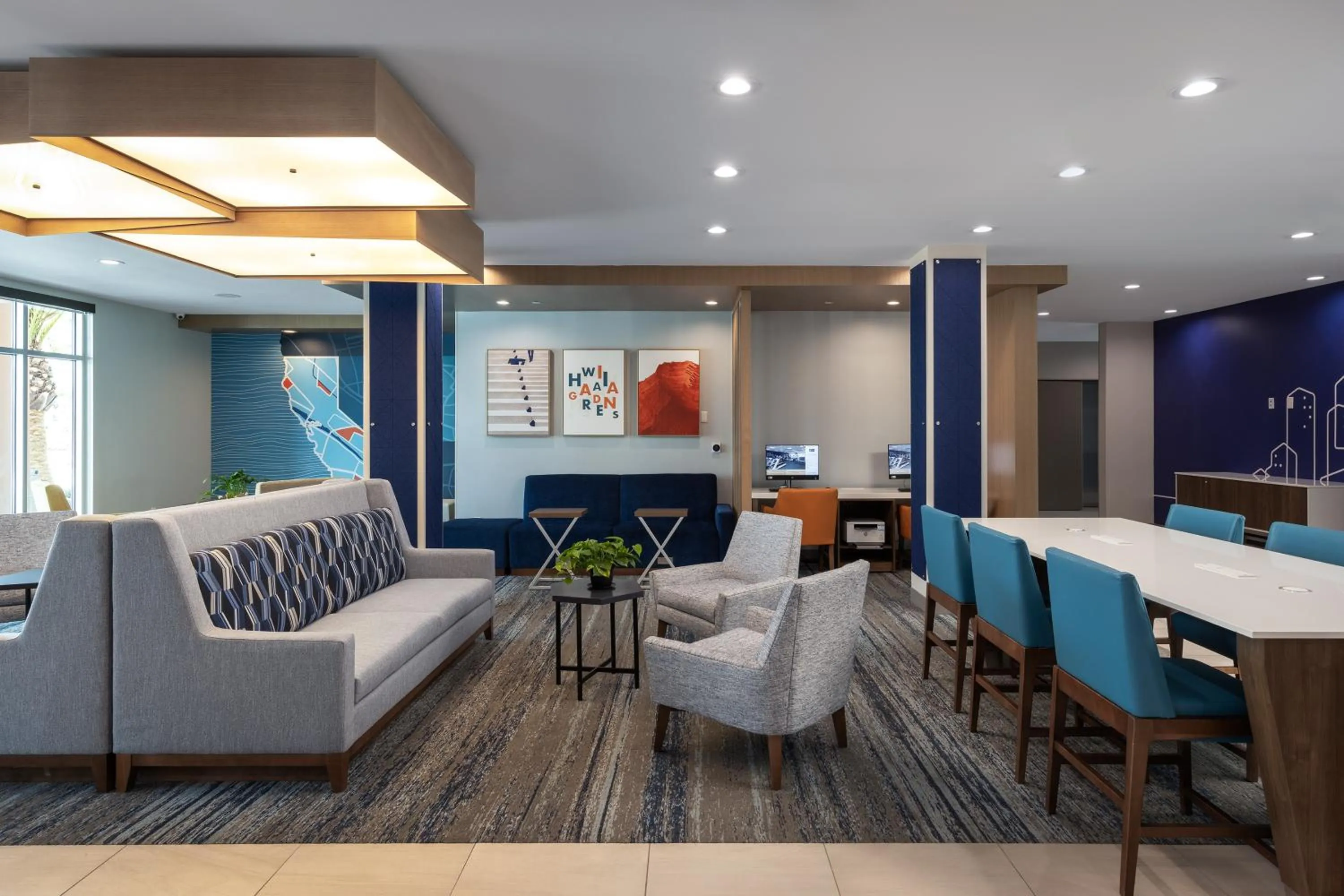 Lobby or reception in Holiday Inn Express & Suites Hawaiian Gardens by IHG
