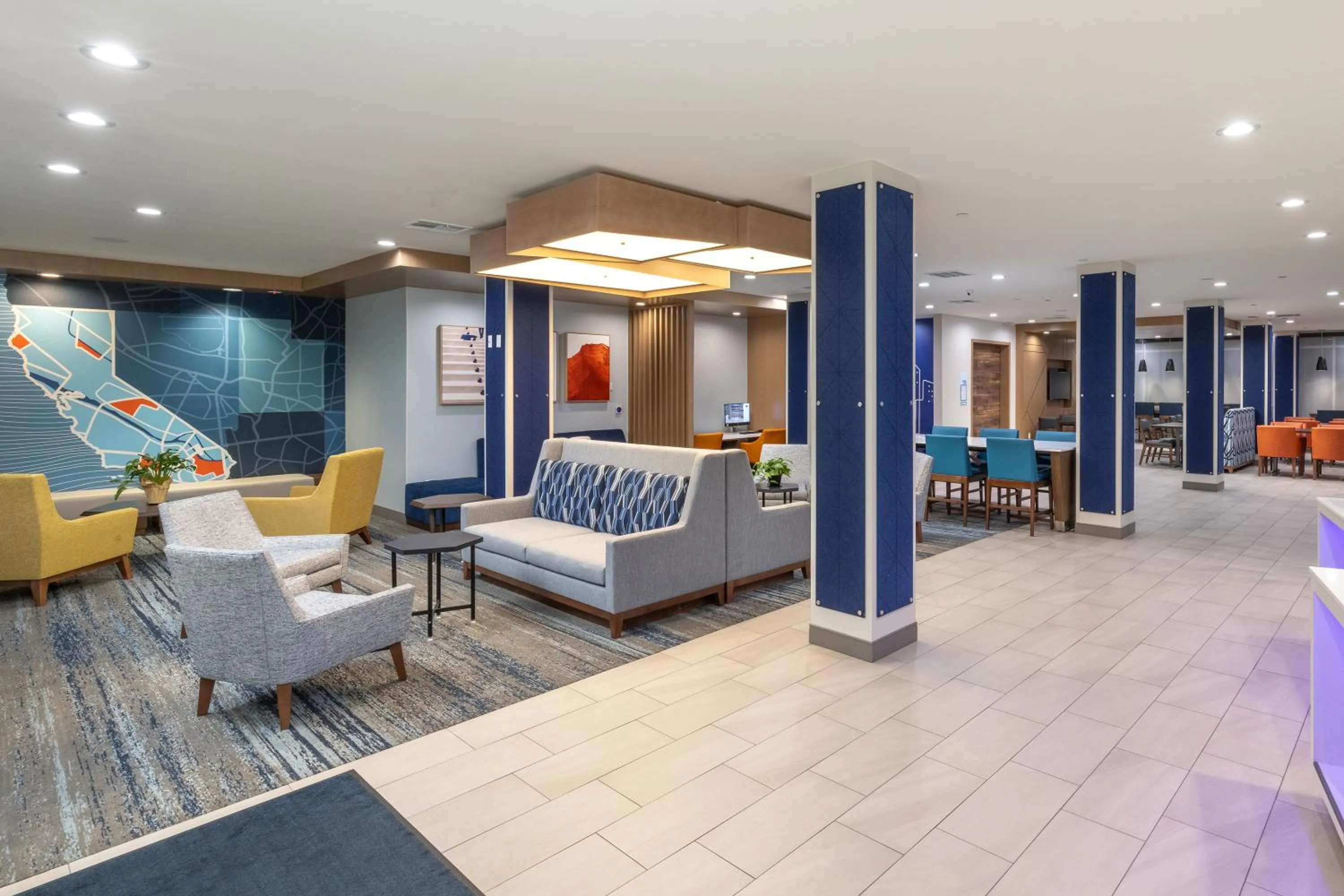 Lobby or reception in Holiday Inn Express & Suites Hawaiian Gardens by IHG