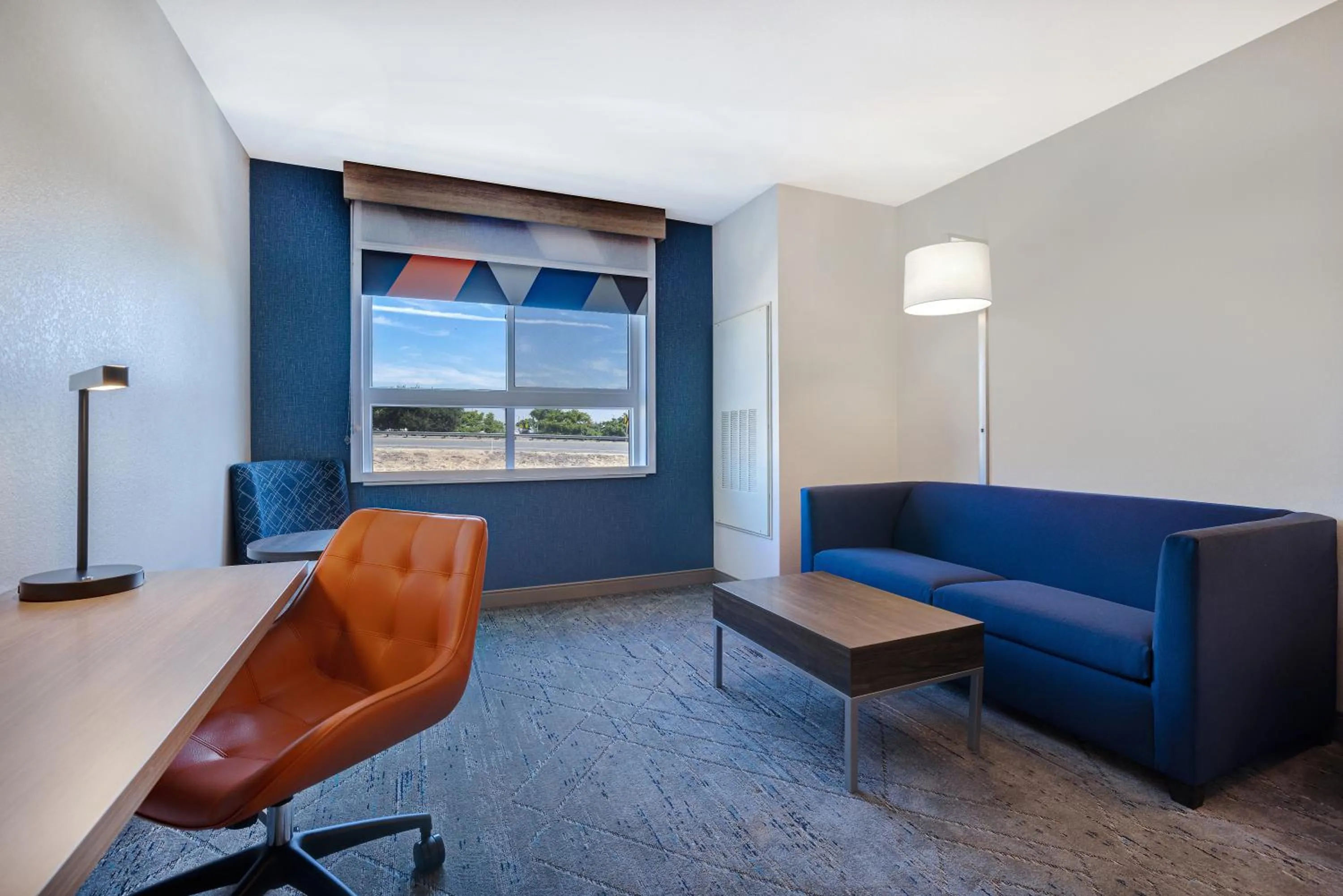 Seating area in Holiday Inn Express & Suites Ontario - Chino Hills by IHG