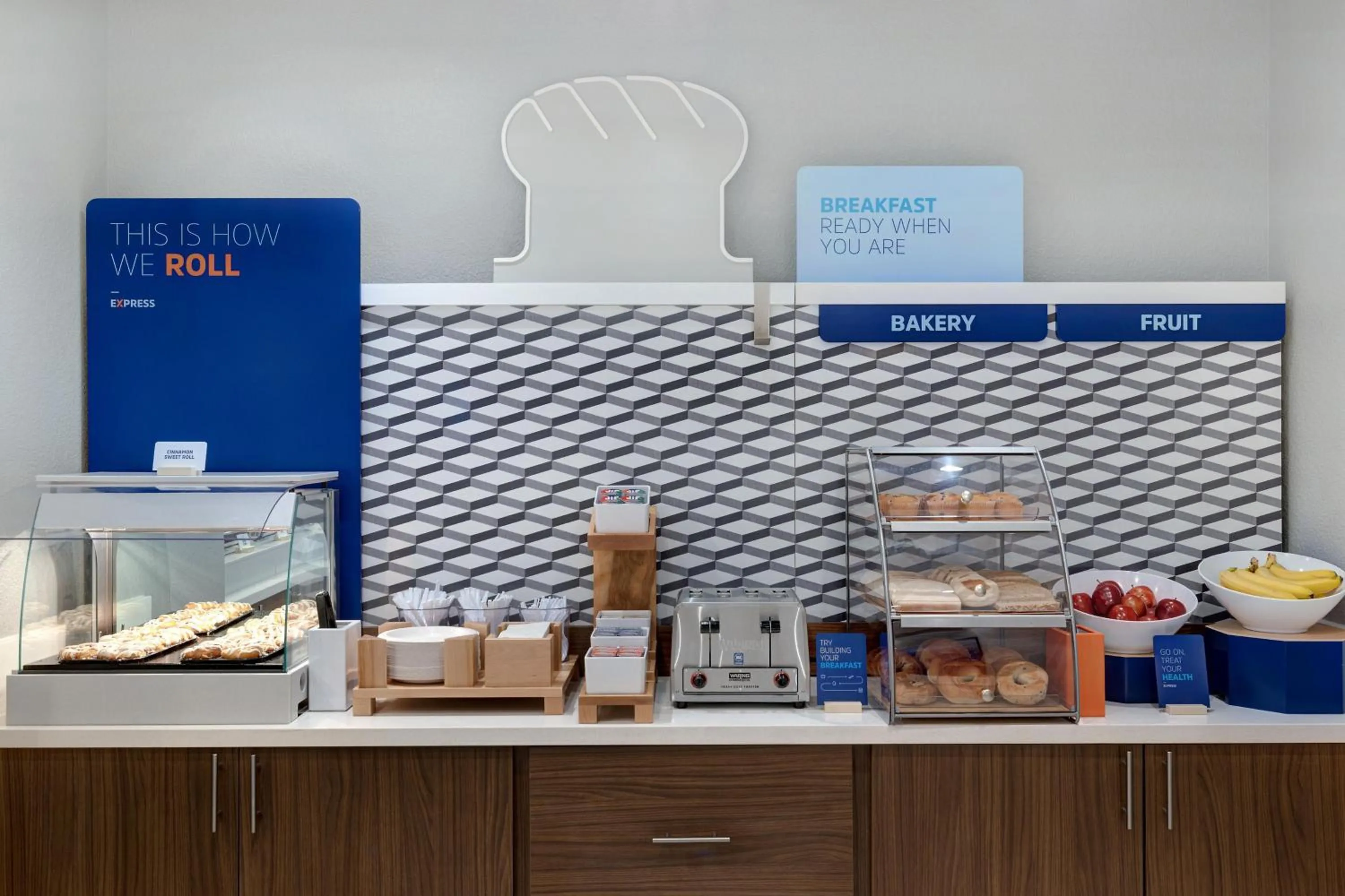 Buffet breakfast in Holiday Inn Express & Suites Ontario - Chino Hills by IHG