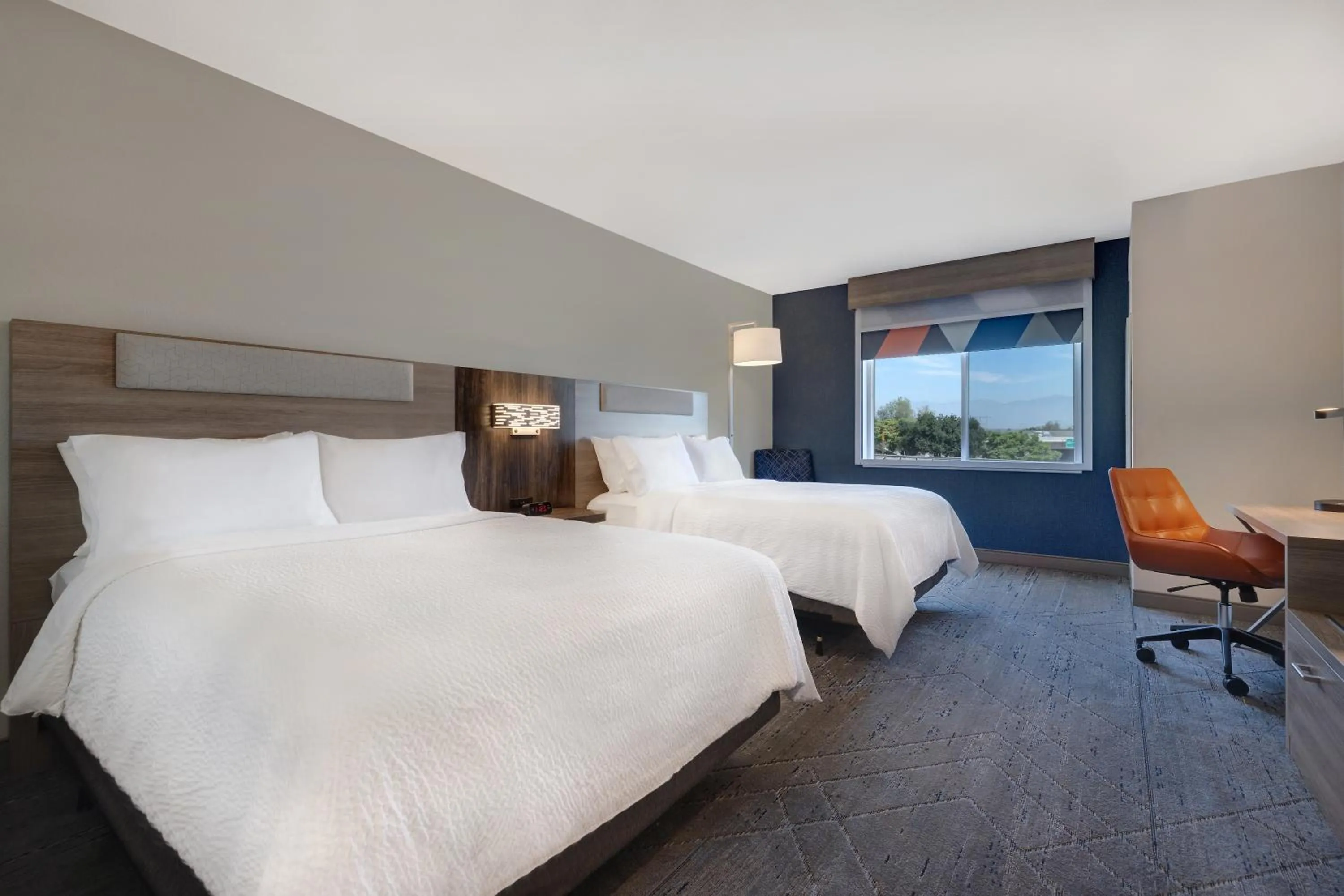 Bed in Holiday Inn Express & Suites Ontario - Chino Hills by IHG