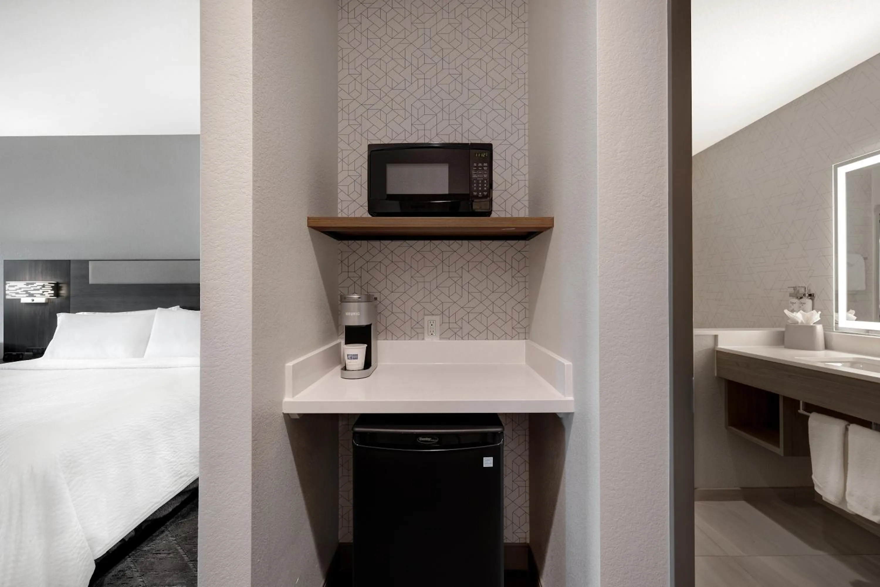 Bed in Holiday Inn Express & Suites Ontario - Chino Hills by IHG