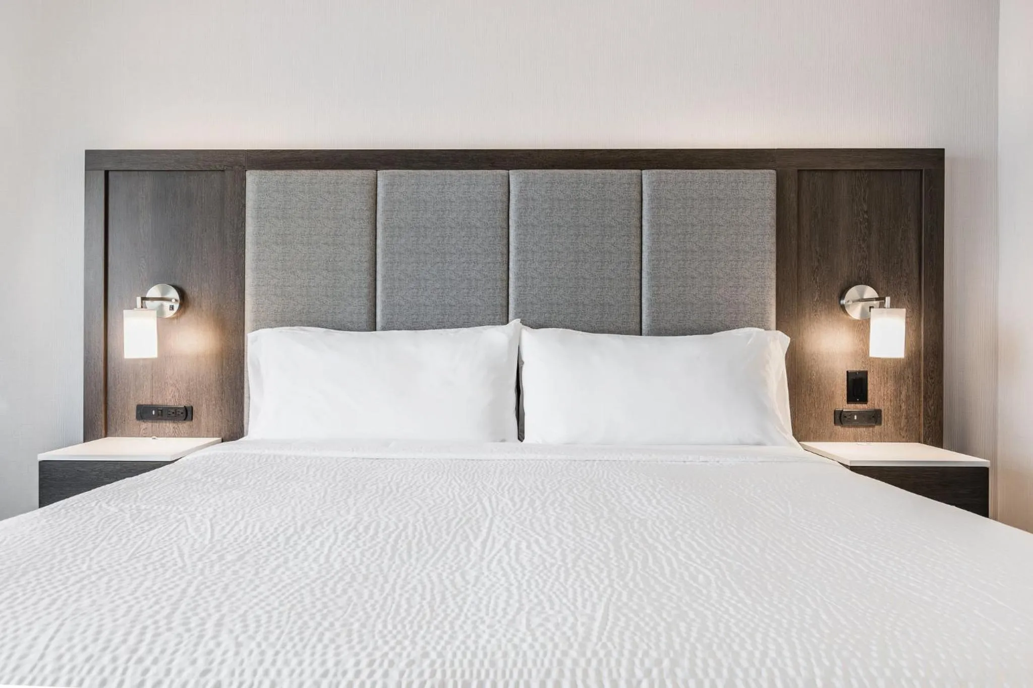 Photo of the whole room, Bed in Holiday Inn Express & Suites Toronto Airport South by IHG