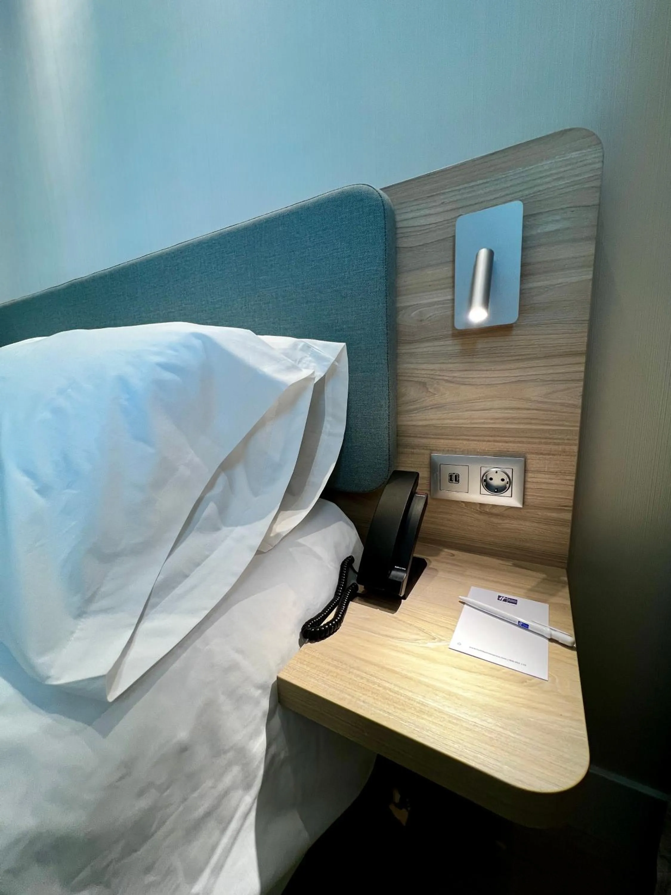 Bed in Holiday Inn Express - Madrid - Airport by IHG