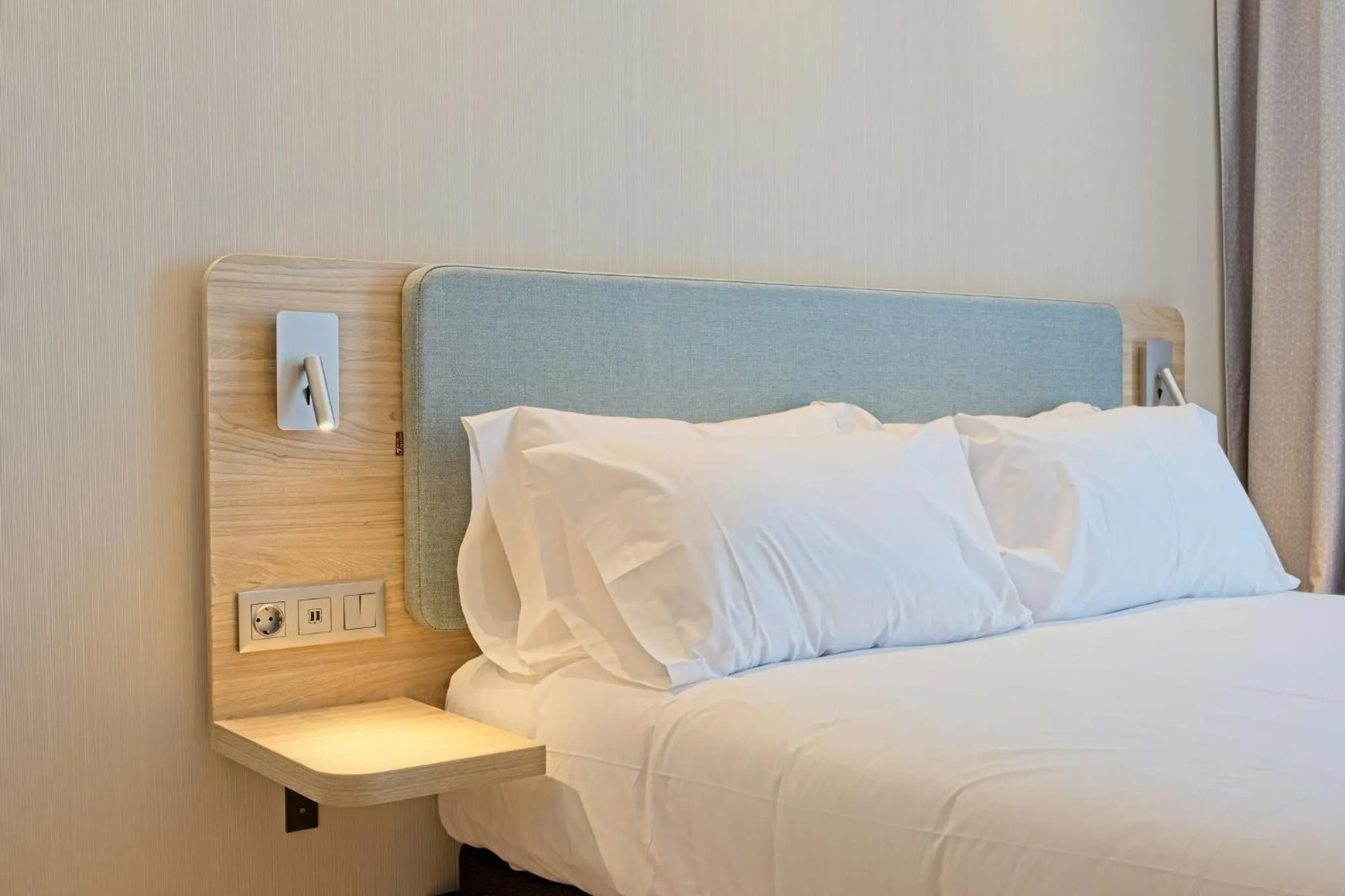 Photo of the whole room, Bed in Holiday Inn Express - Madrid - Airport by IHG