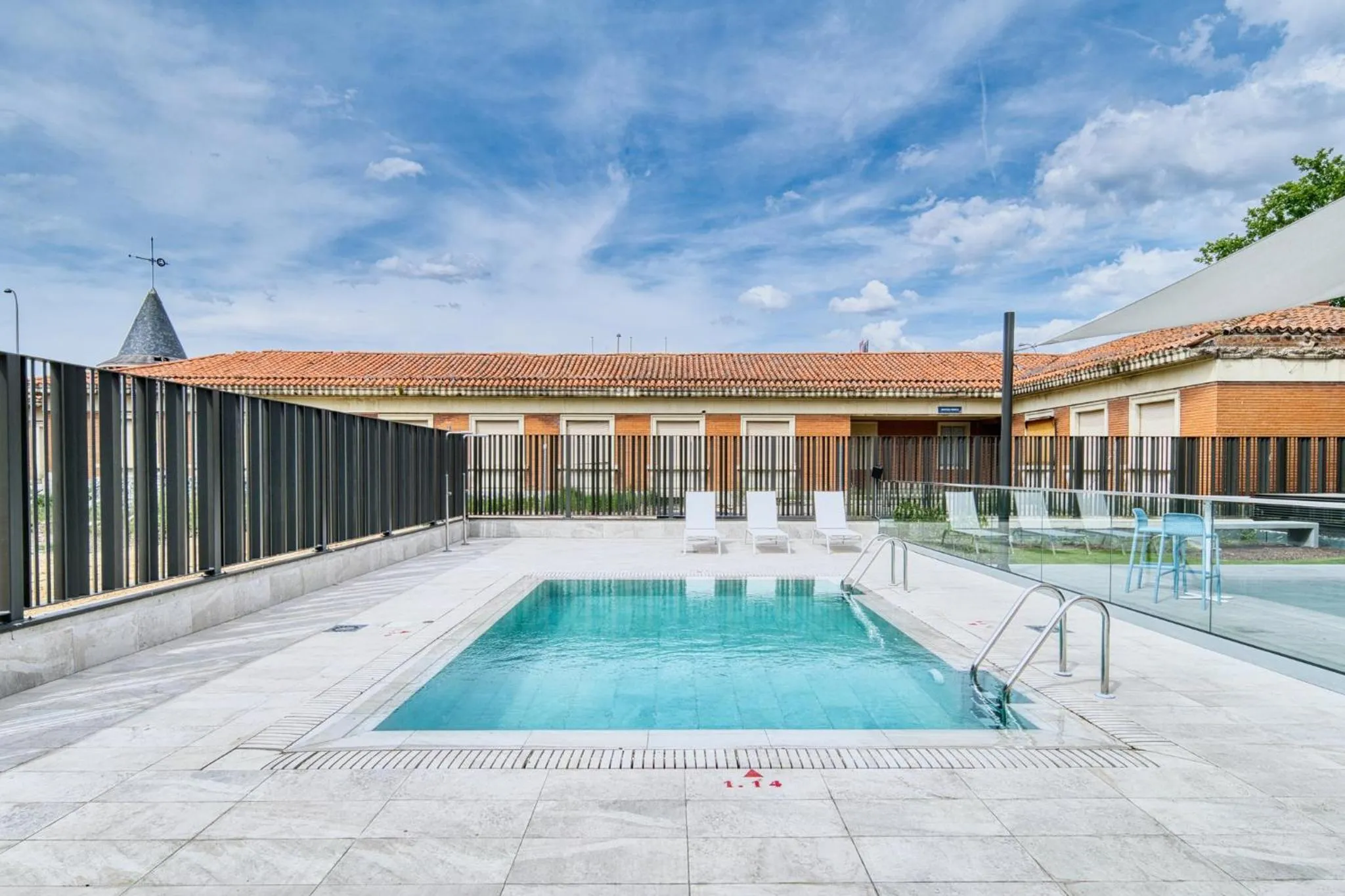 Swimming pool in Holiday Inn Express - Madrid - Airport by IHG
