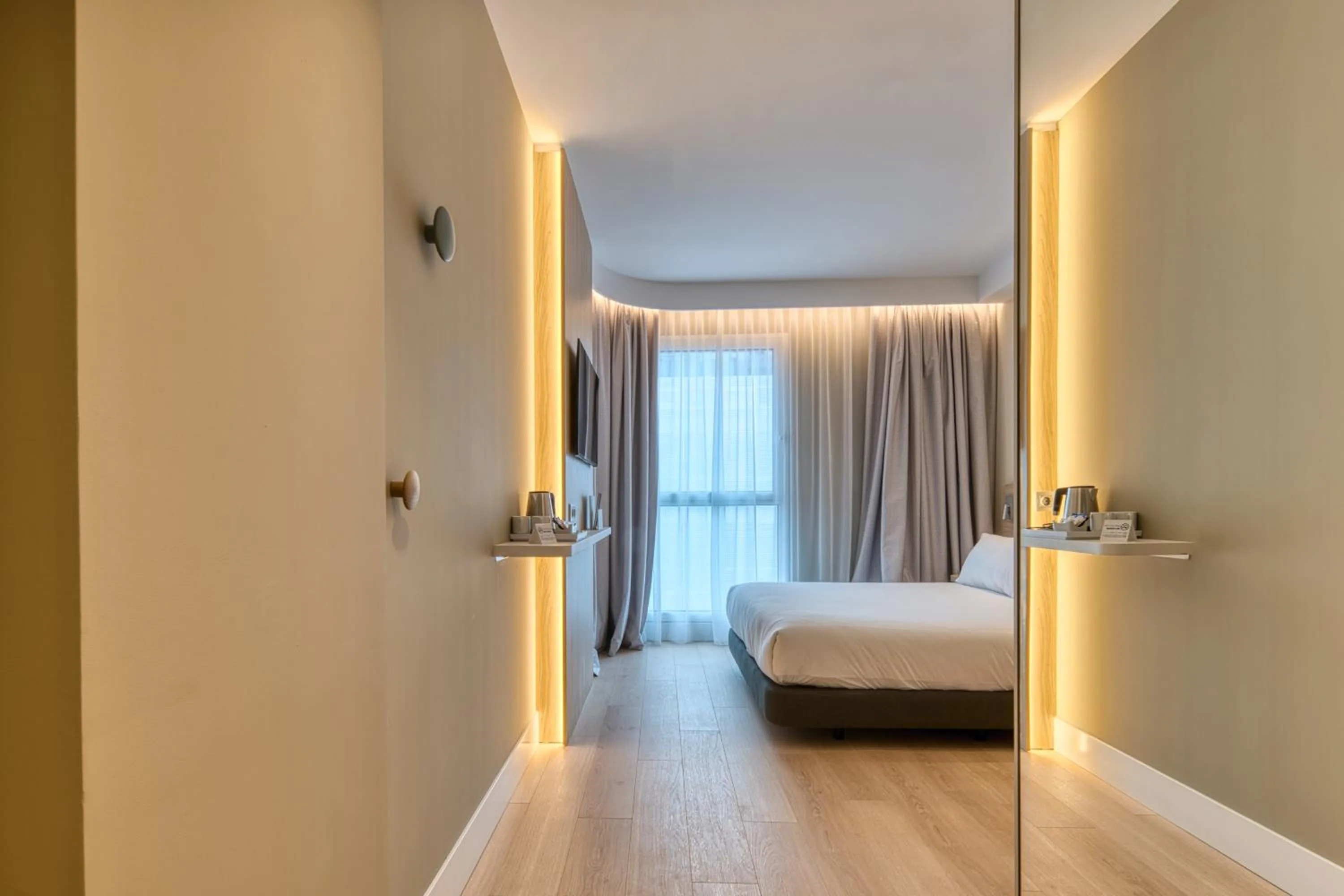 Bed in Holiday Inn Express - Madrid - Airport by IHG