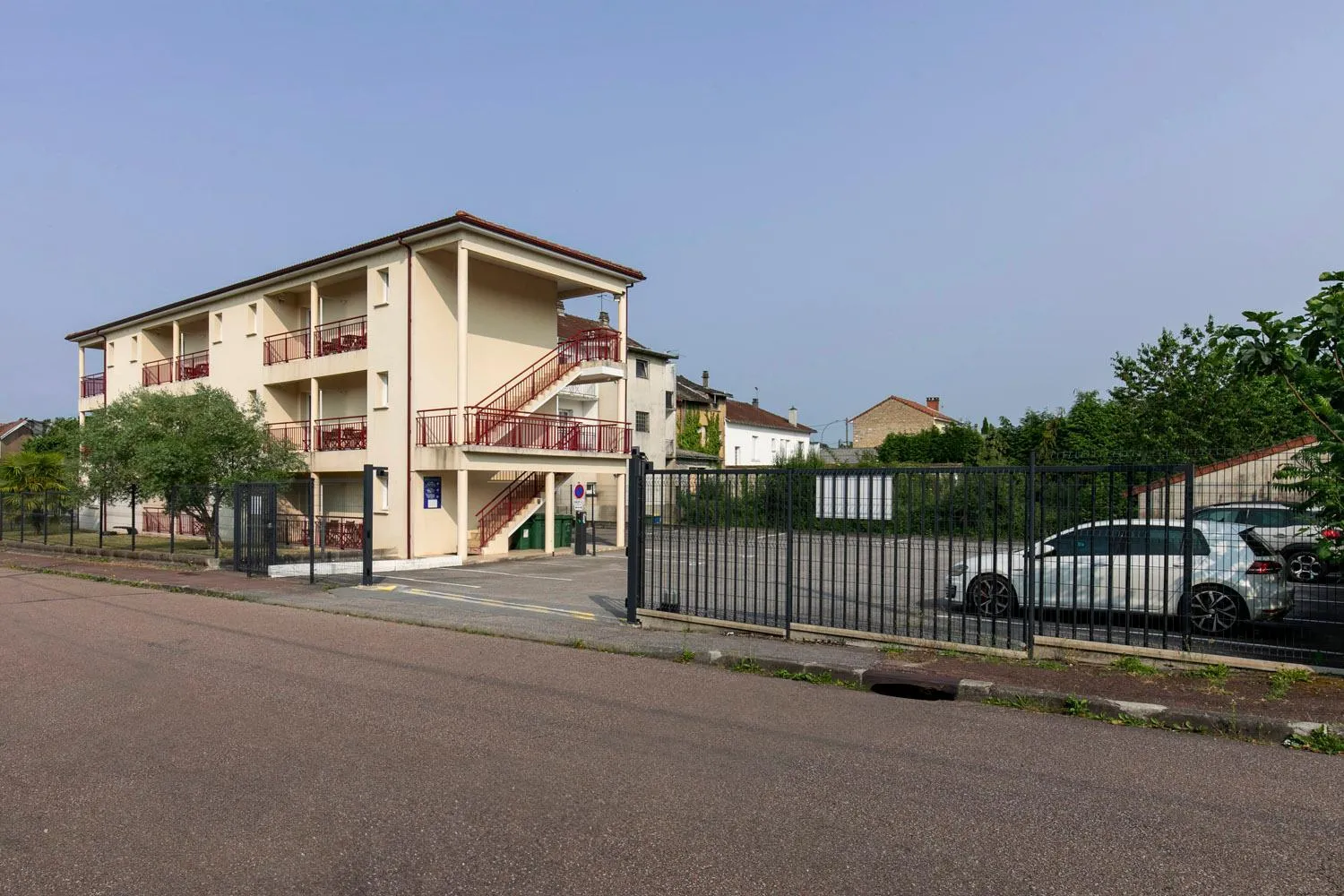 Property building in Apparts Confort 87