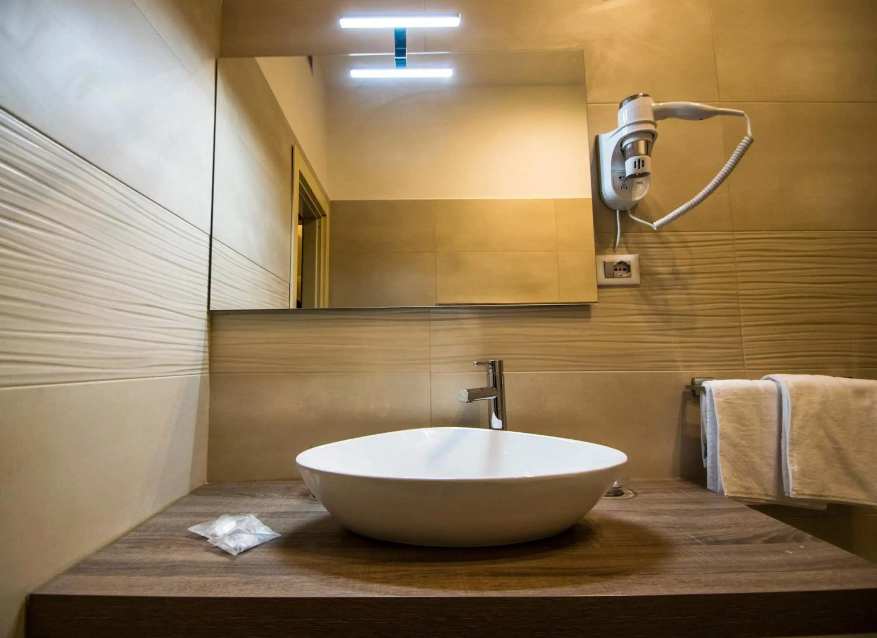 Quadruple Room in Hotel Perlage Florence - Free city tax with Private Parking & Fast Wifi Quadruple Room in Hotel Perlage Florence - Free city tax with Private Parking & Fast Wifi