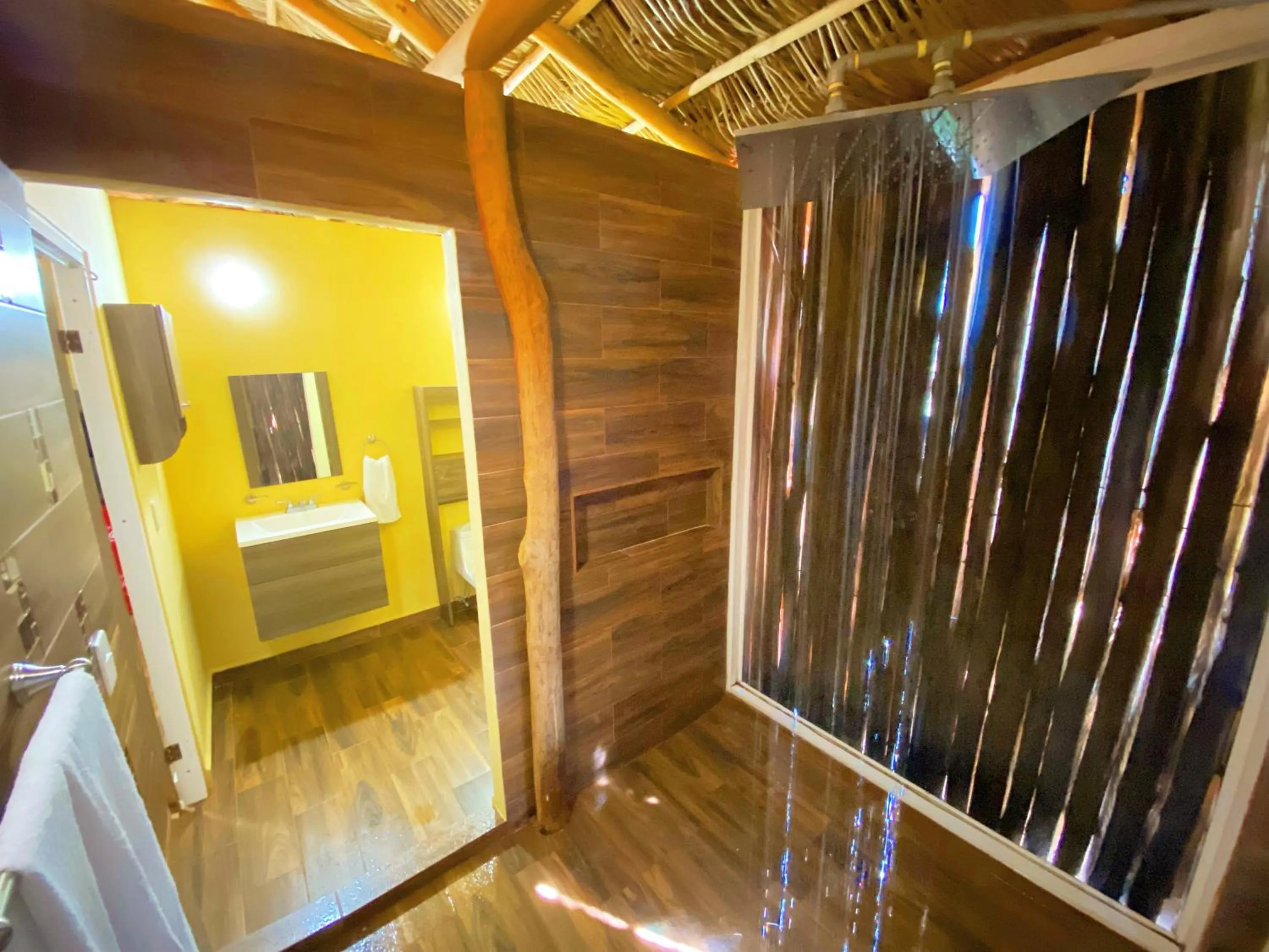 Shower, Bed in Palm Valley Cabins