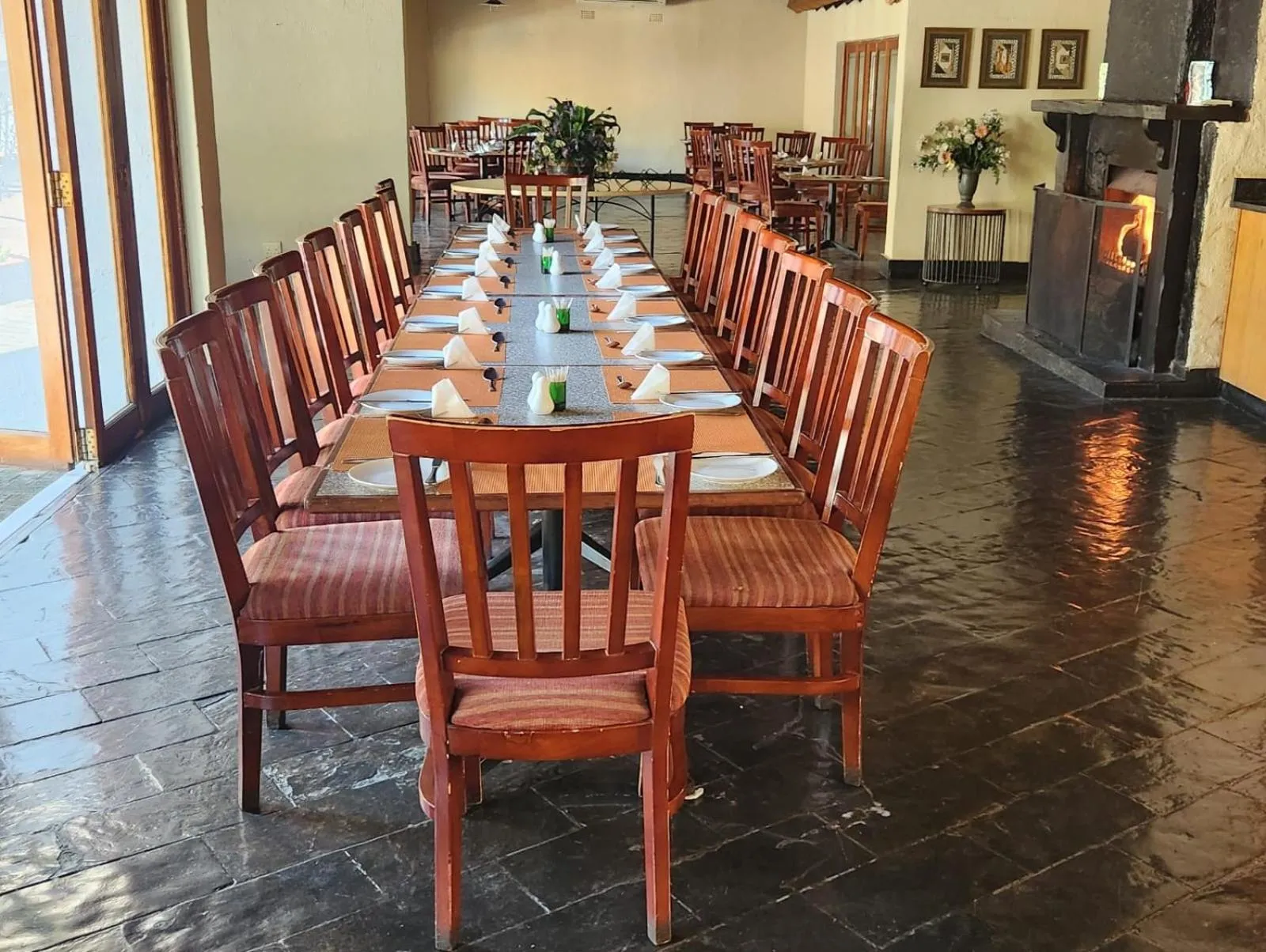 Restaurant/places to eat in Shumba Valley Lodge Lanseria Airport