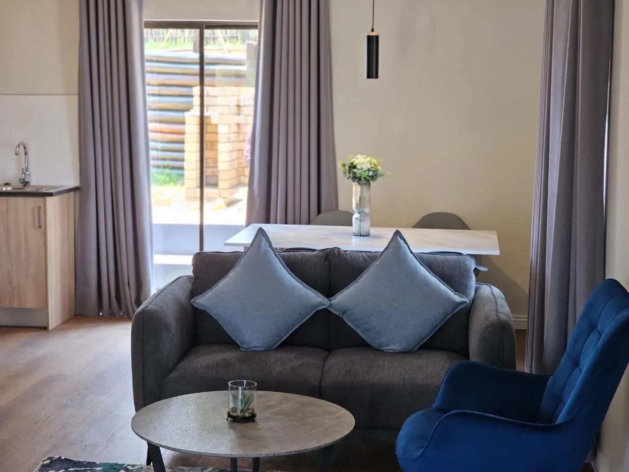 Seating area in Shumba Valley Lodge Lanseria Airport