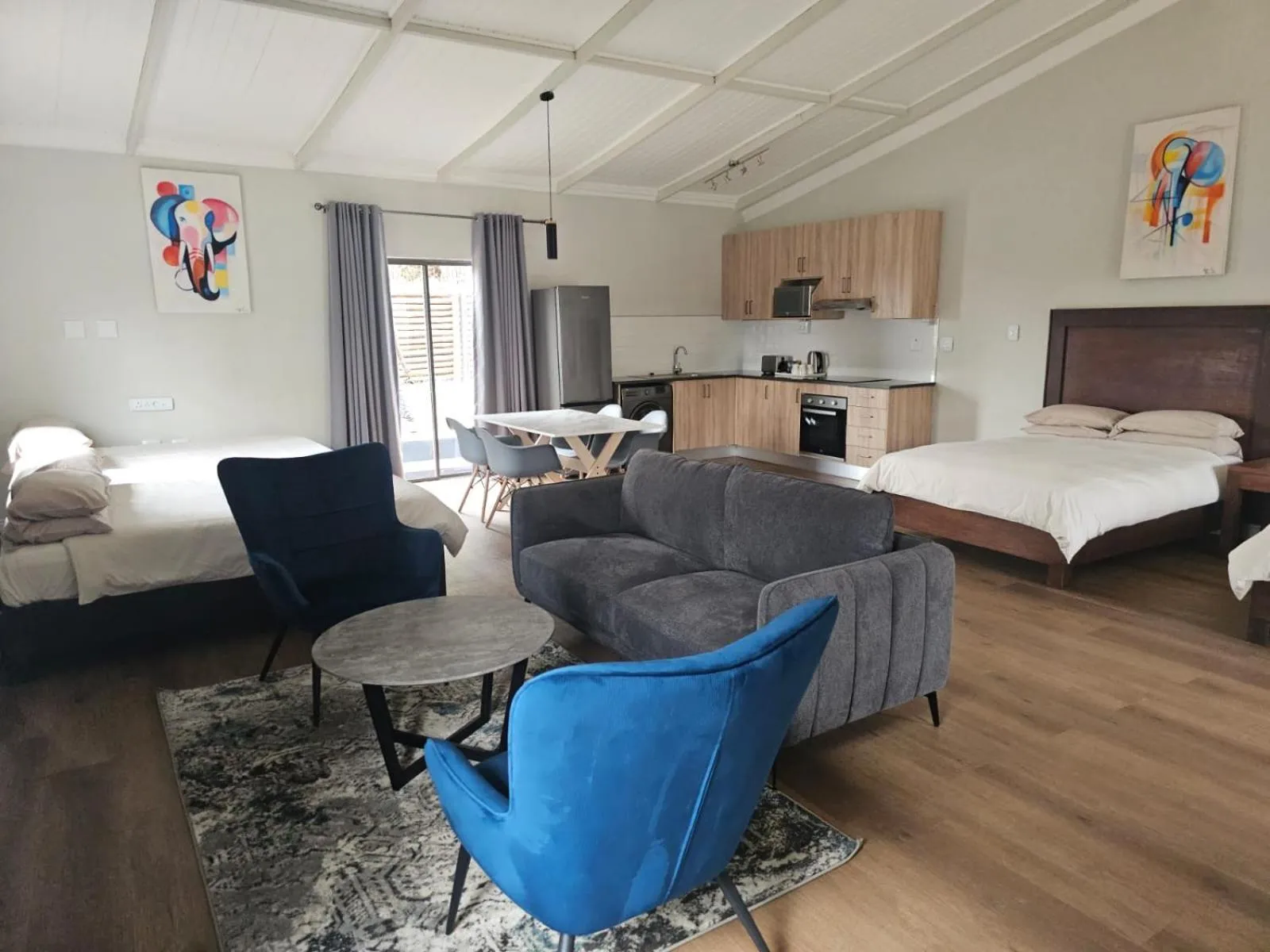 Bed in Shumba Valley Lodge Lanseria Airport