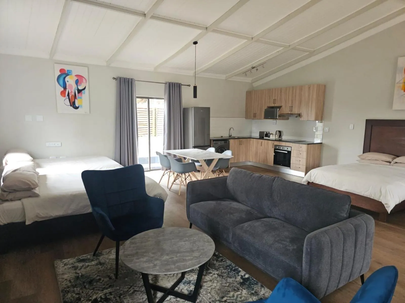 Bed in Shumba Valley Lodge Lanseria Airport