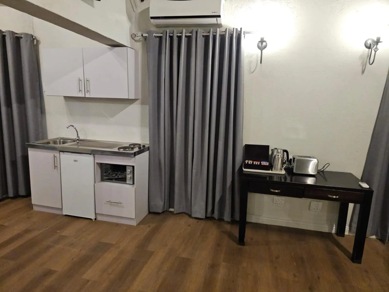 Coffee/tea facilities in Shumba Valley Lodge Lanseria Airport