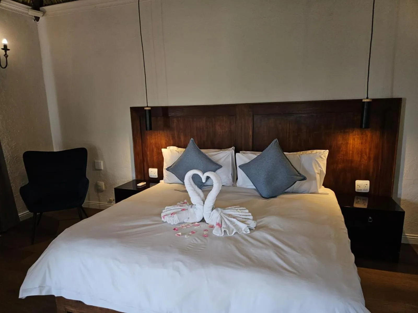 Bedroom, Bed in Shumba Valley Lodge Lanseria Airport