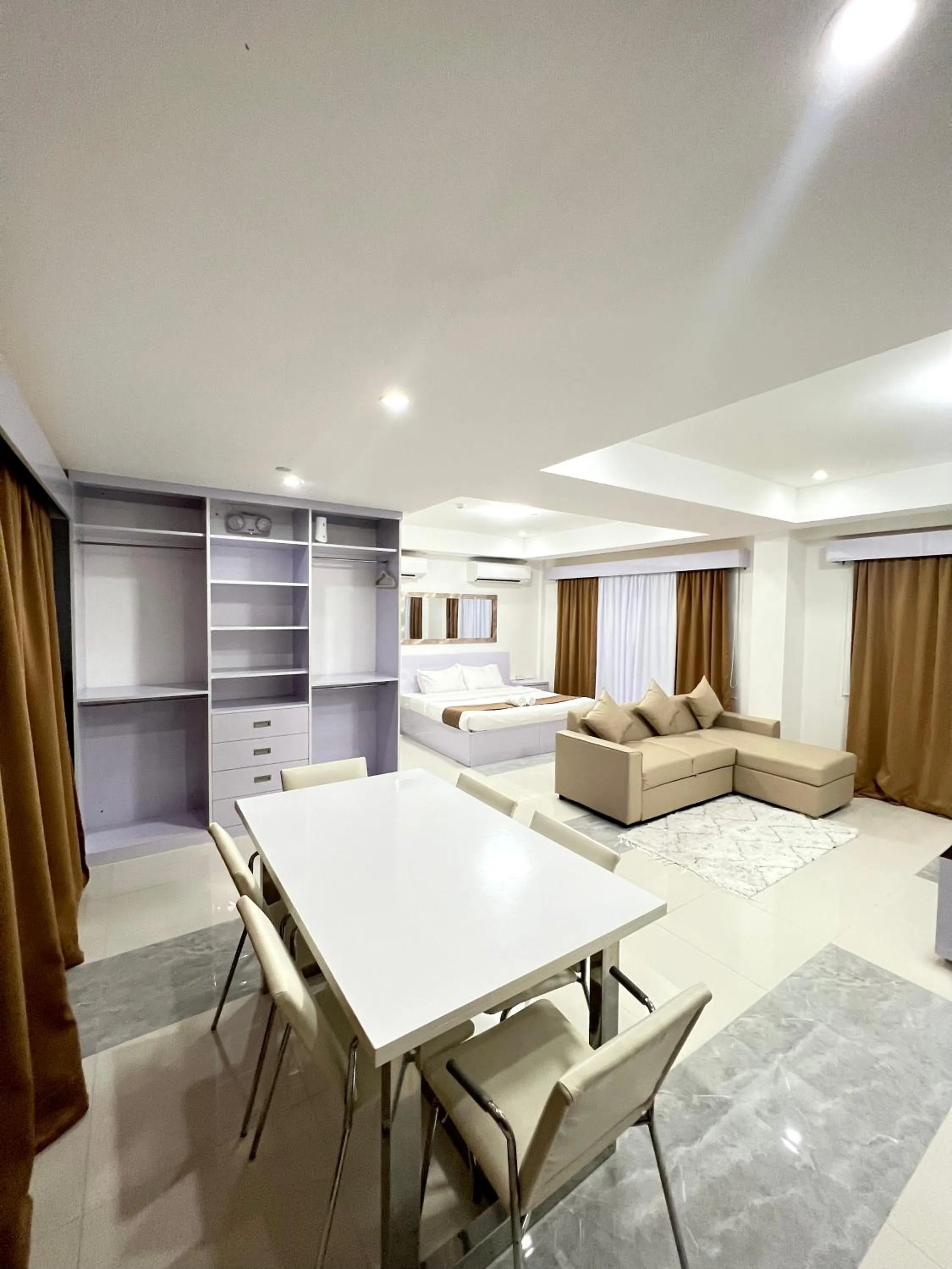 Living room in Staycation Hotel