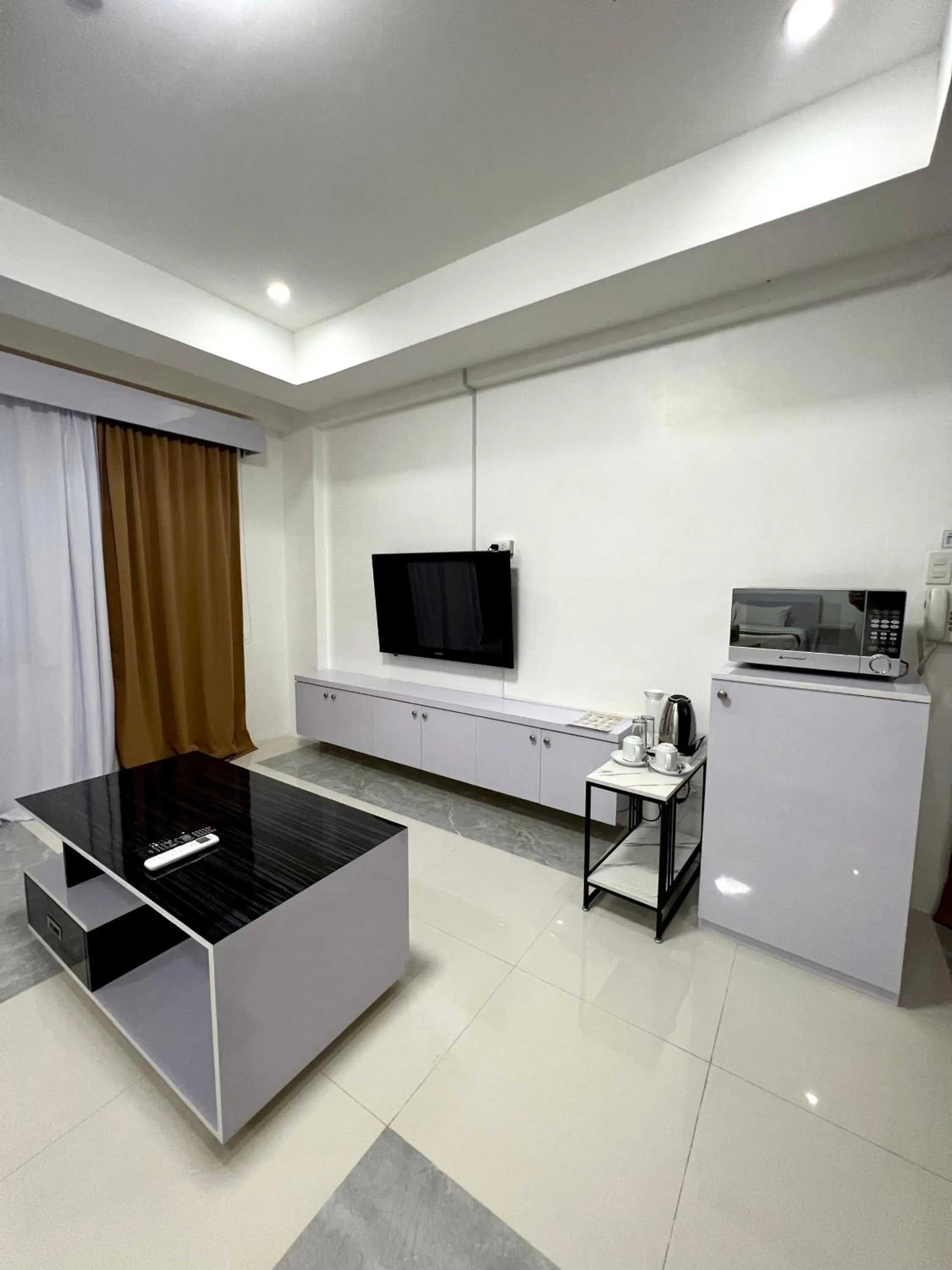 TV and multimedia in Staycation Hotel
