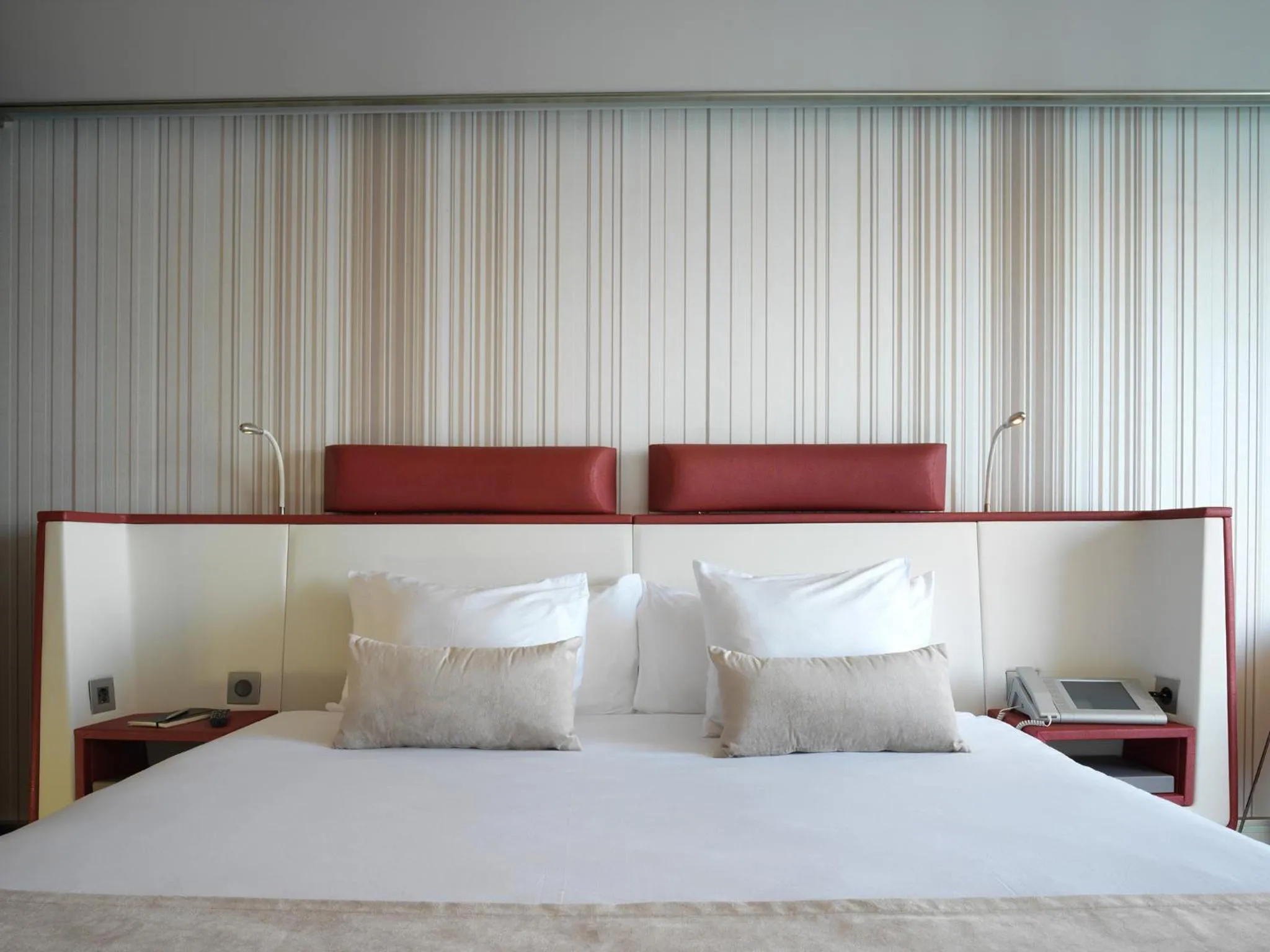 Bedroom, Bed in Sunborn Gibraltar