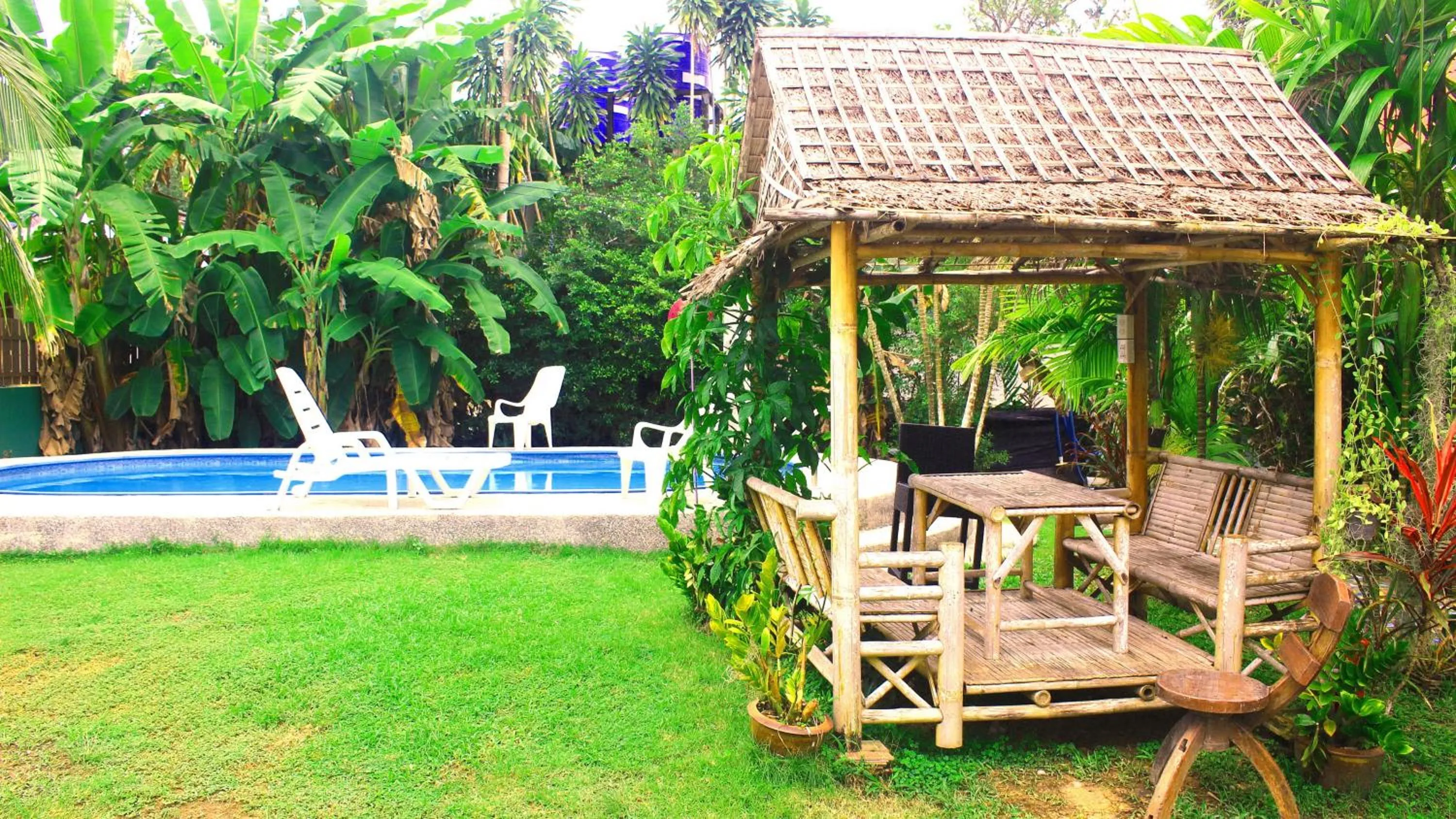 Restaurant/places to eat in Swiss Chalet Garden, Pool Resort