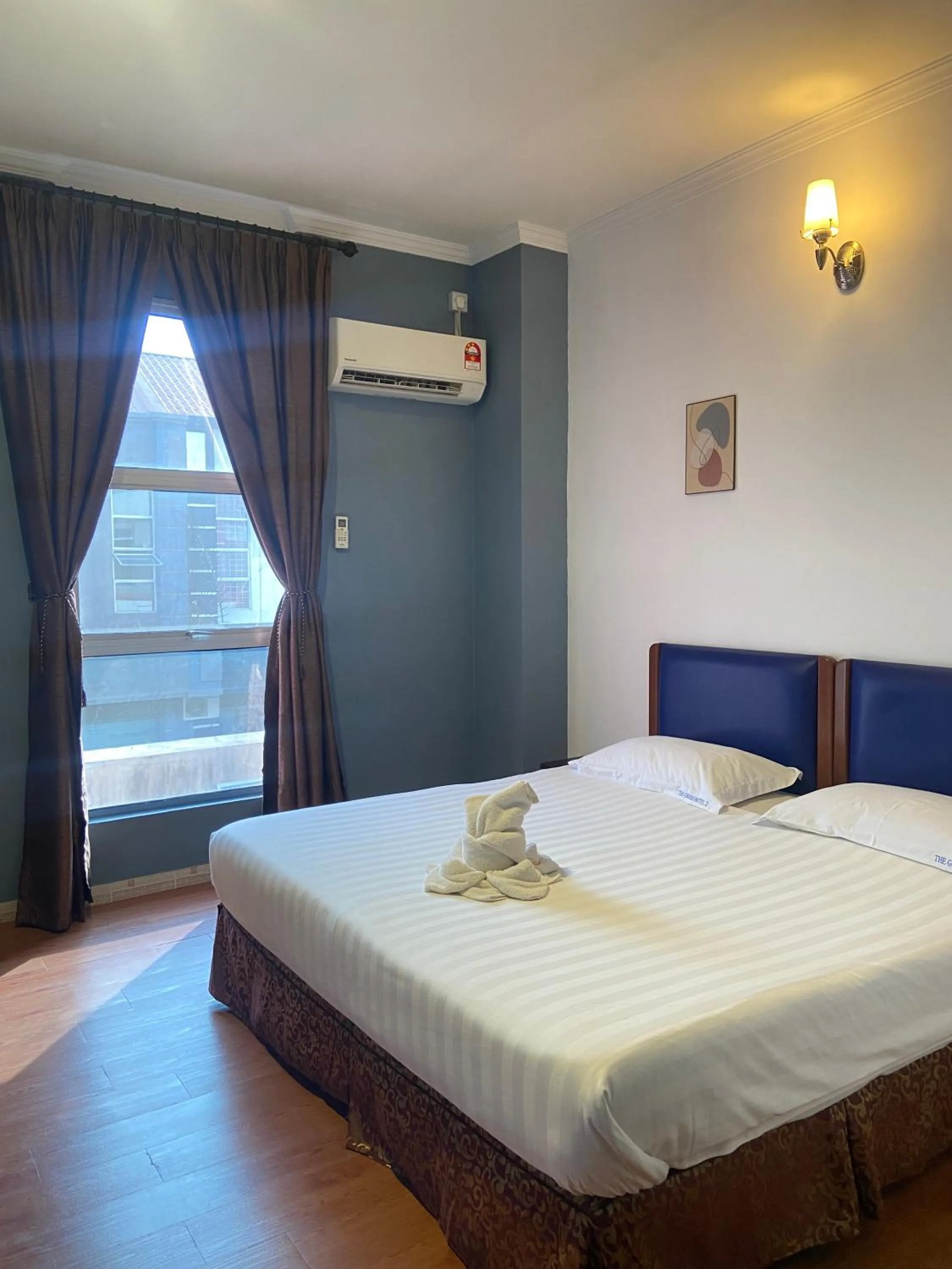 Bed in The Grand Hotel 2