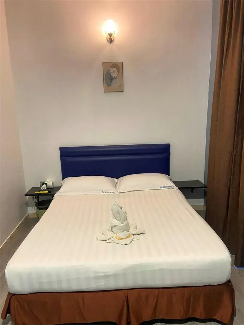 Superior Double Room in The Grand Hotel 2 Superior Double Room in The Grand Hotel 2