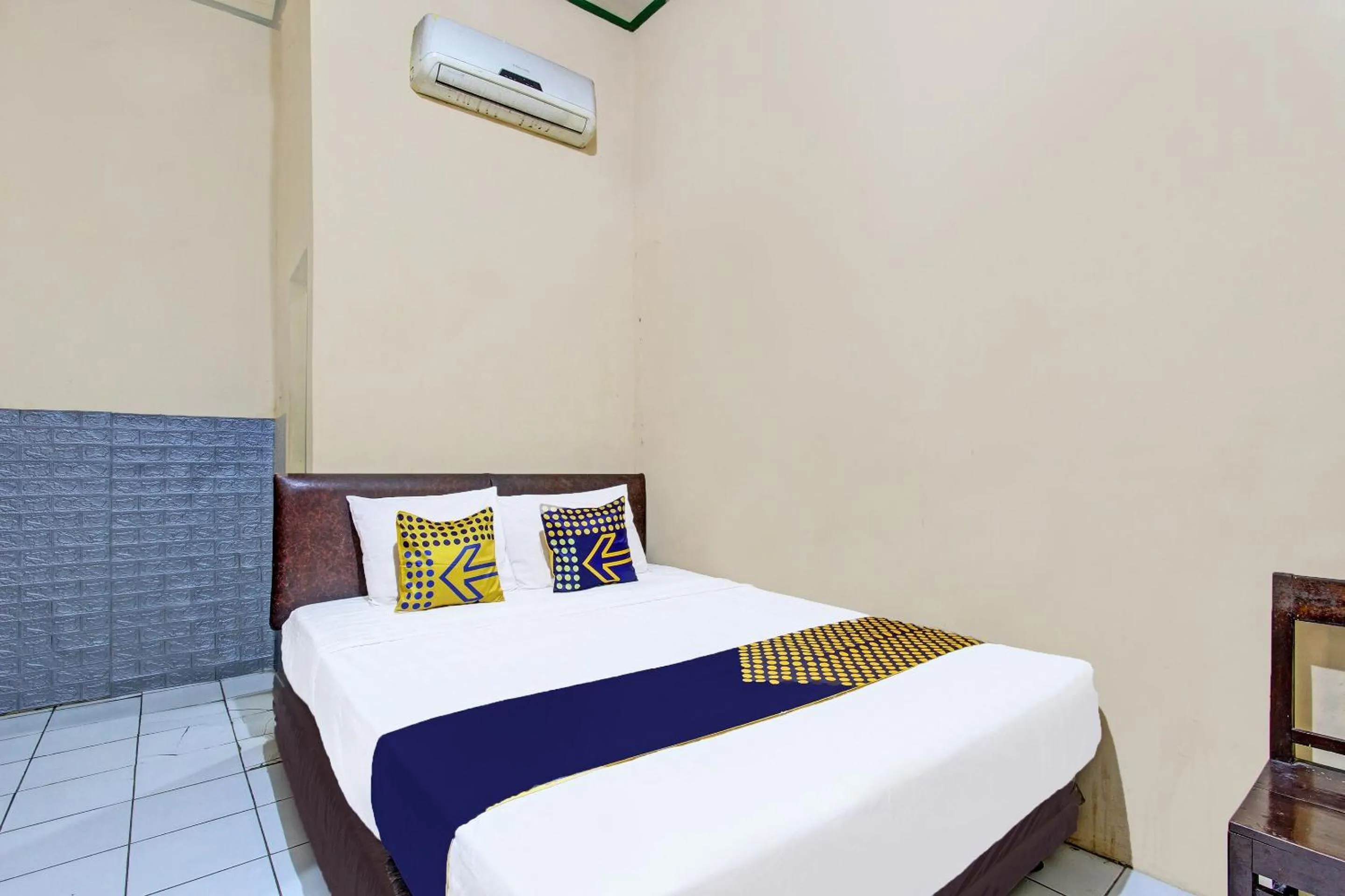 Bedroom, Bed in Hotel O Indah Arum