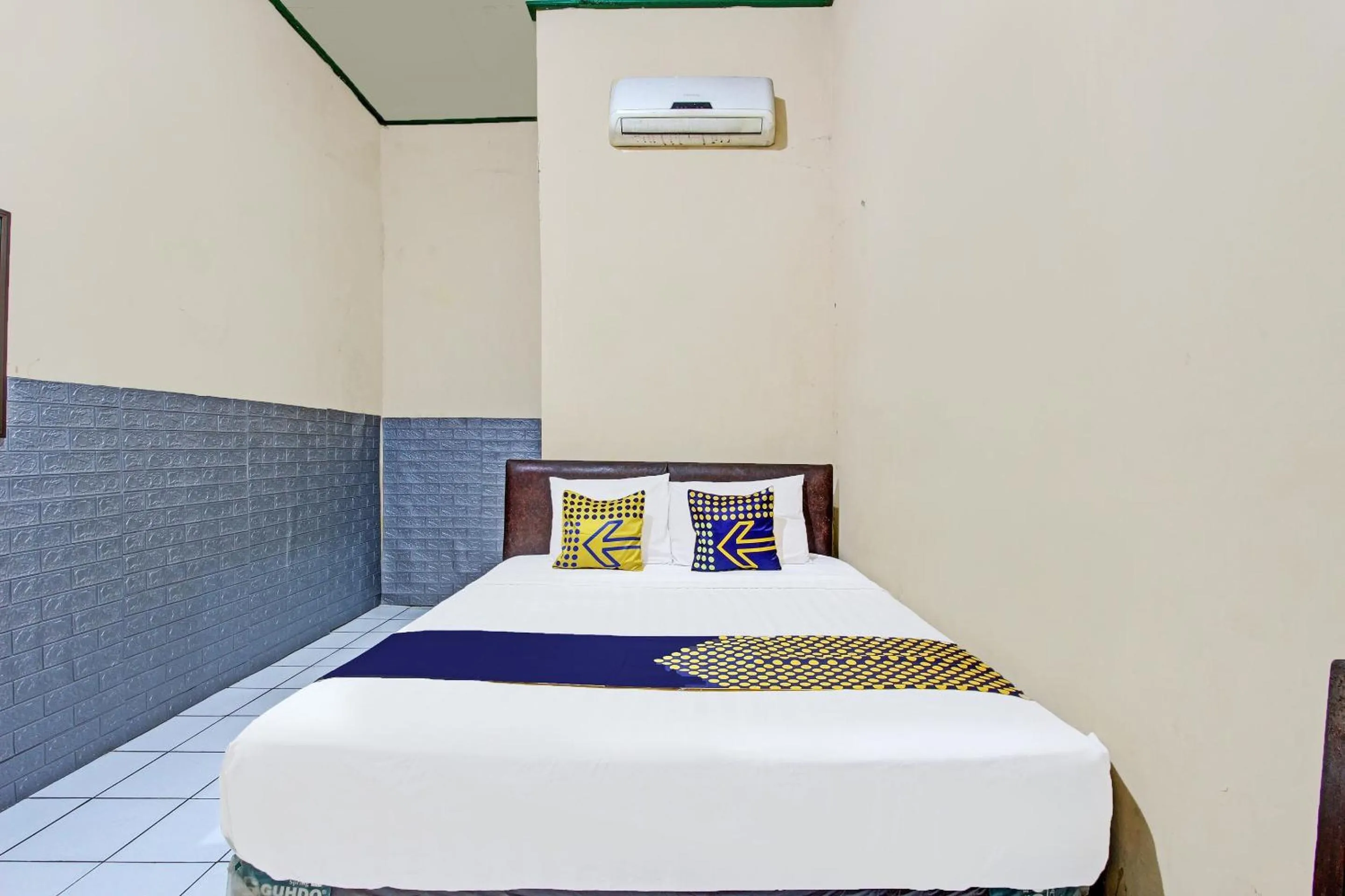 Bedroom, Bed in Hotel O Indah Arum