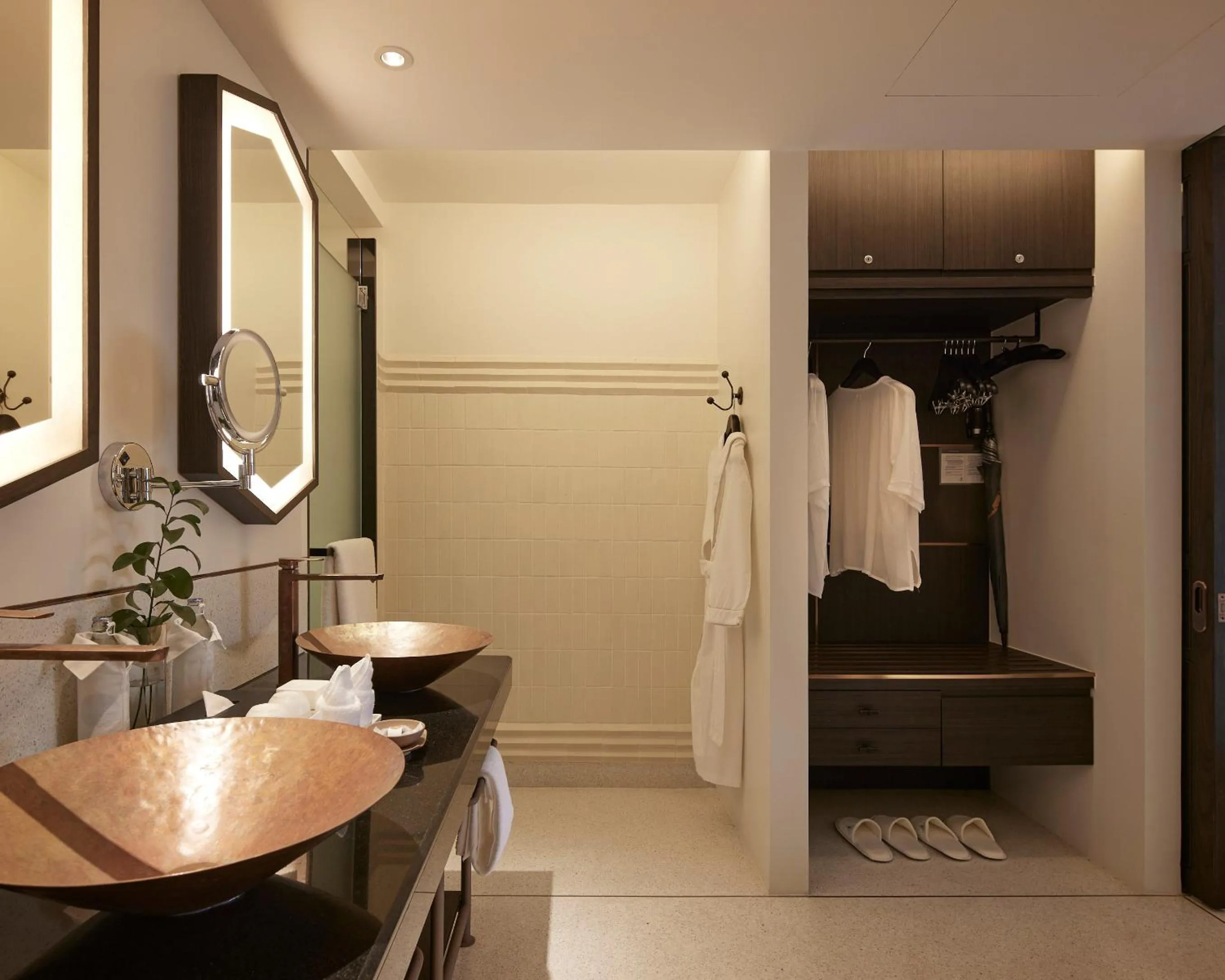 Shower in Aleenta Retreat Chiang Mai - The Leading Hotels of the World