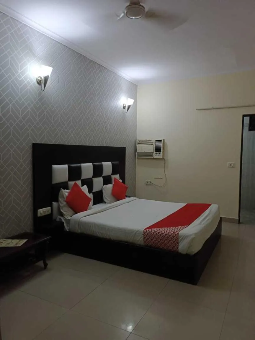 Bedroom in Hotel O Airport Global Hotel