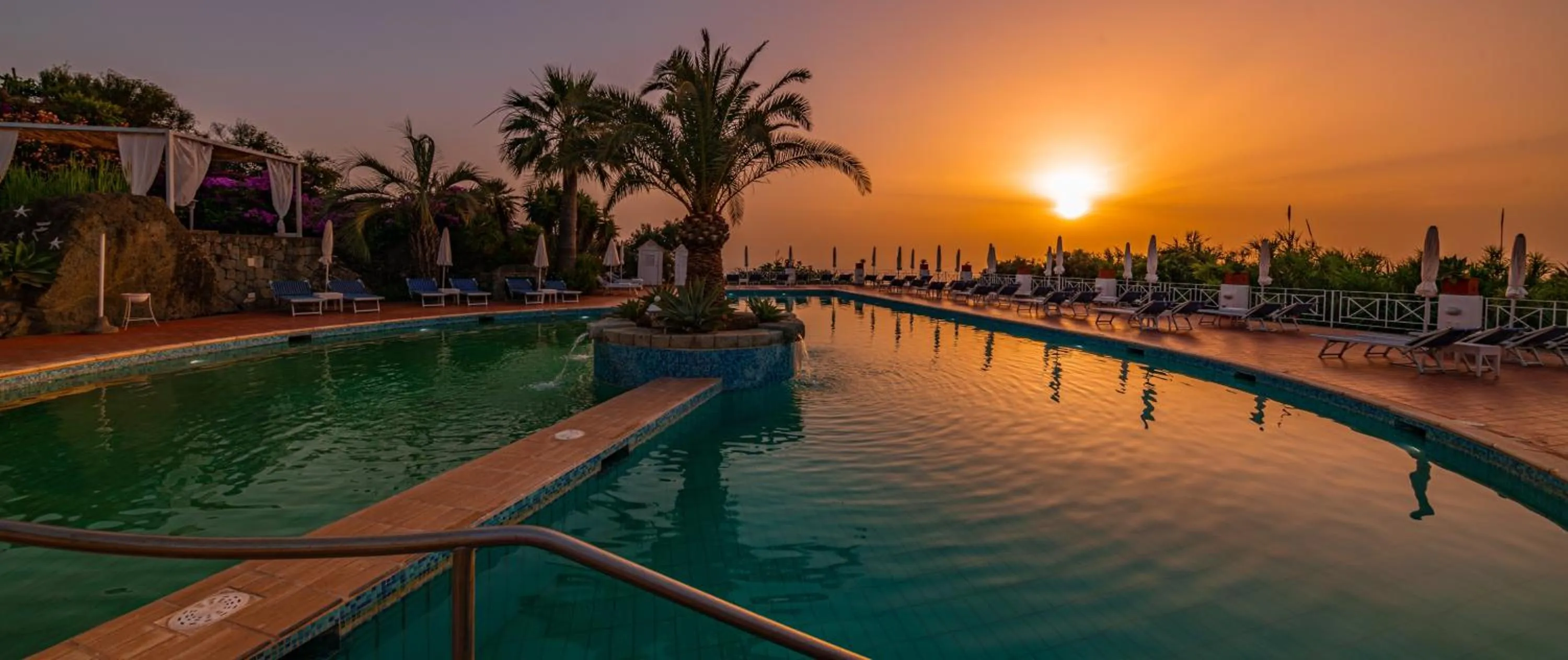 Swimming pool in Paradiso Terme Resort & SPA con 5 piscine termali