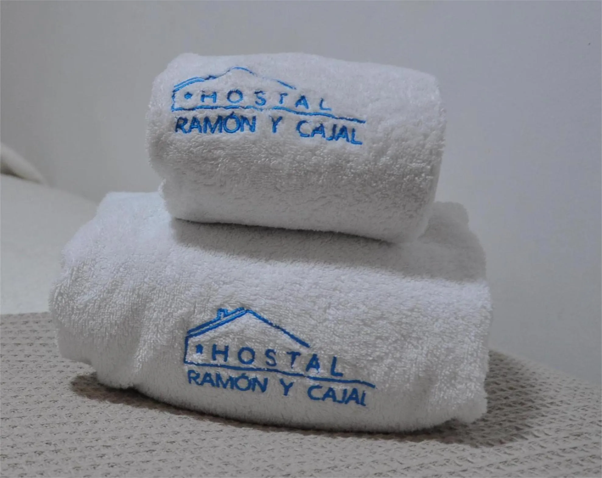 Property building in Hostal Ramón y Cajal