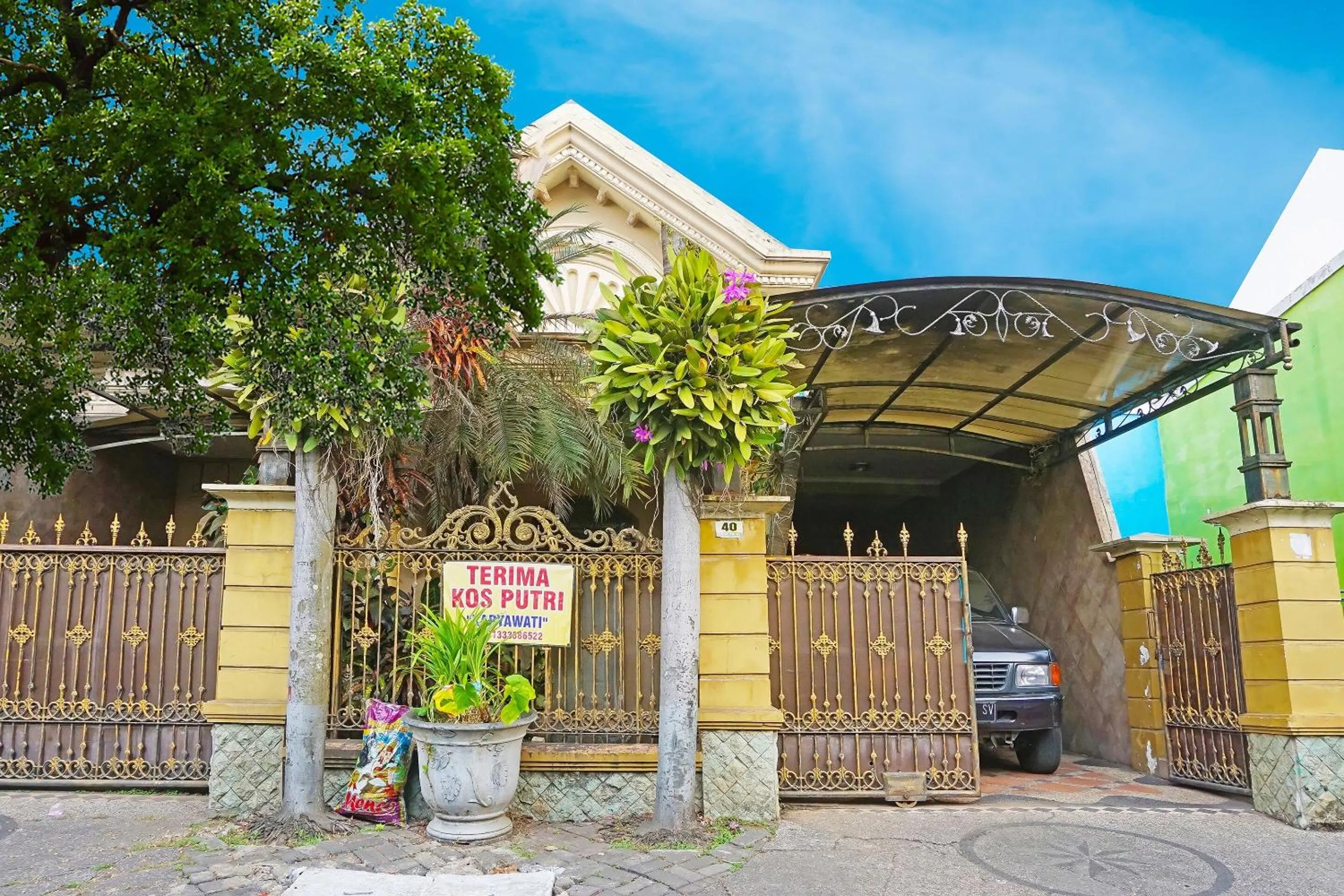 Facade/entrance in OYO LIFE 91551 Gwen Syariah Homestay