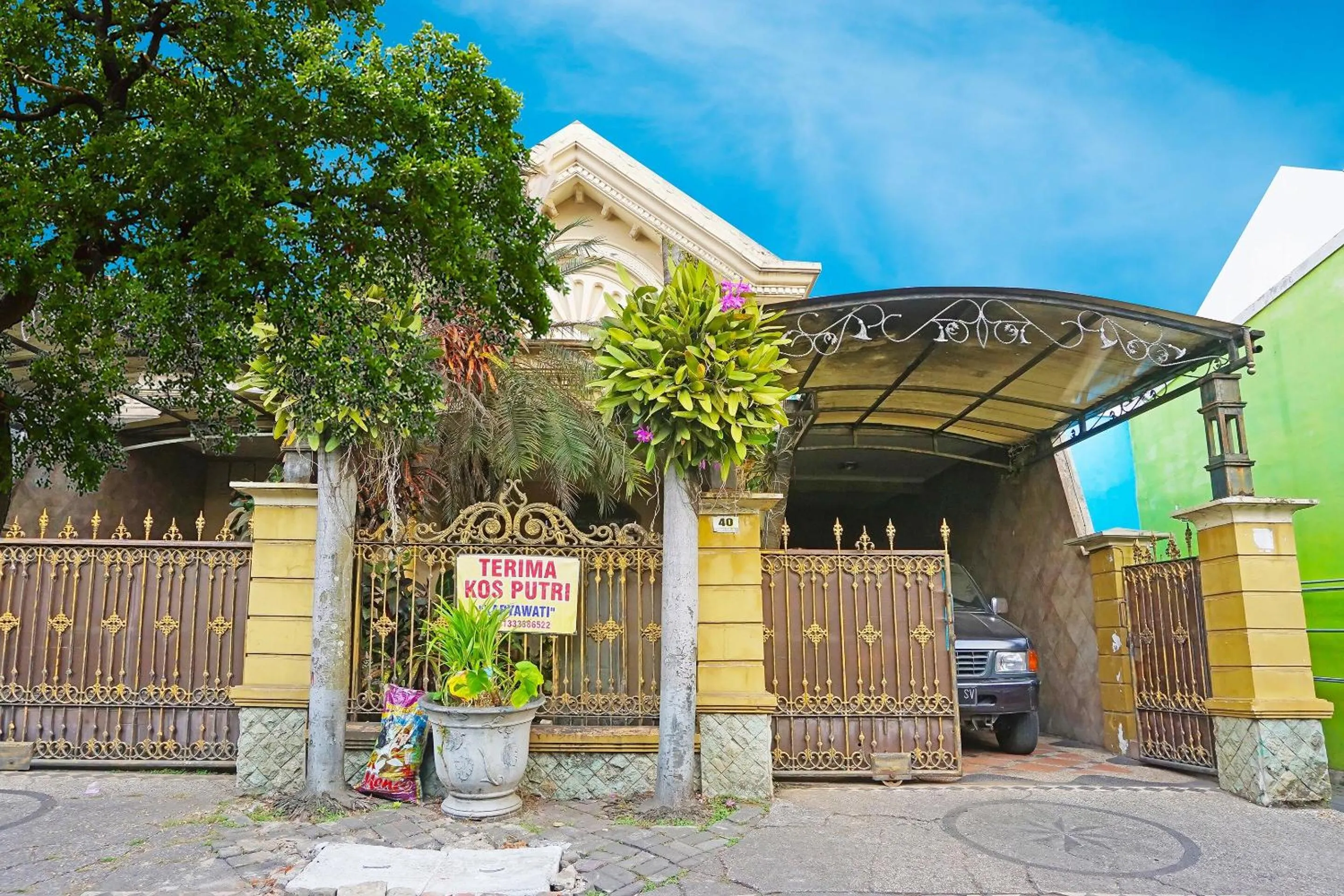 Facade/entrance in OYO LIFE 91551 Gwen Syariah Homestay