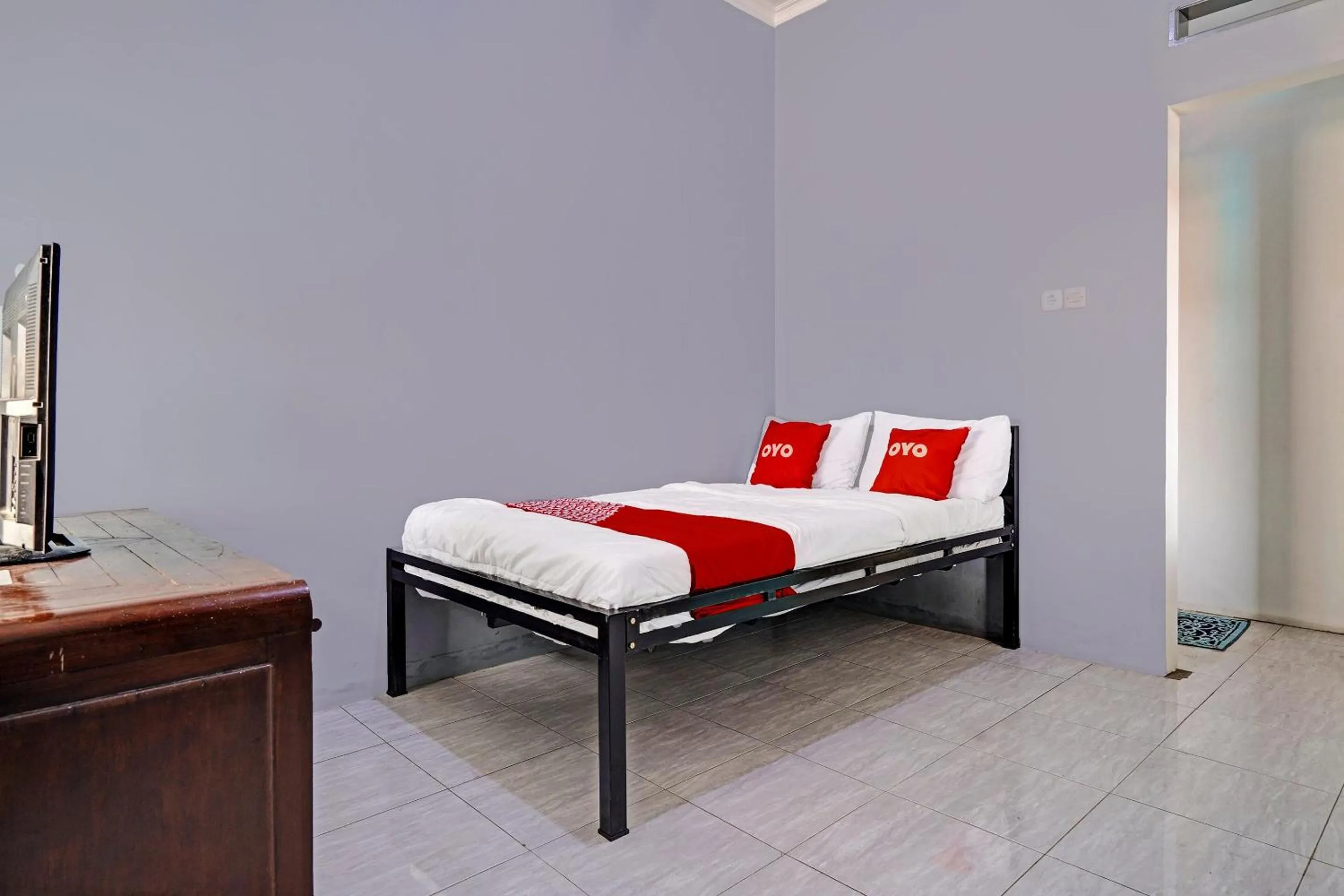 Bedroom, Bed in OYO Life 91592 Aaliya Guest House Syariah