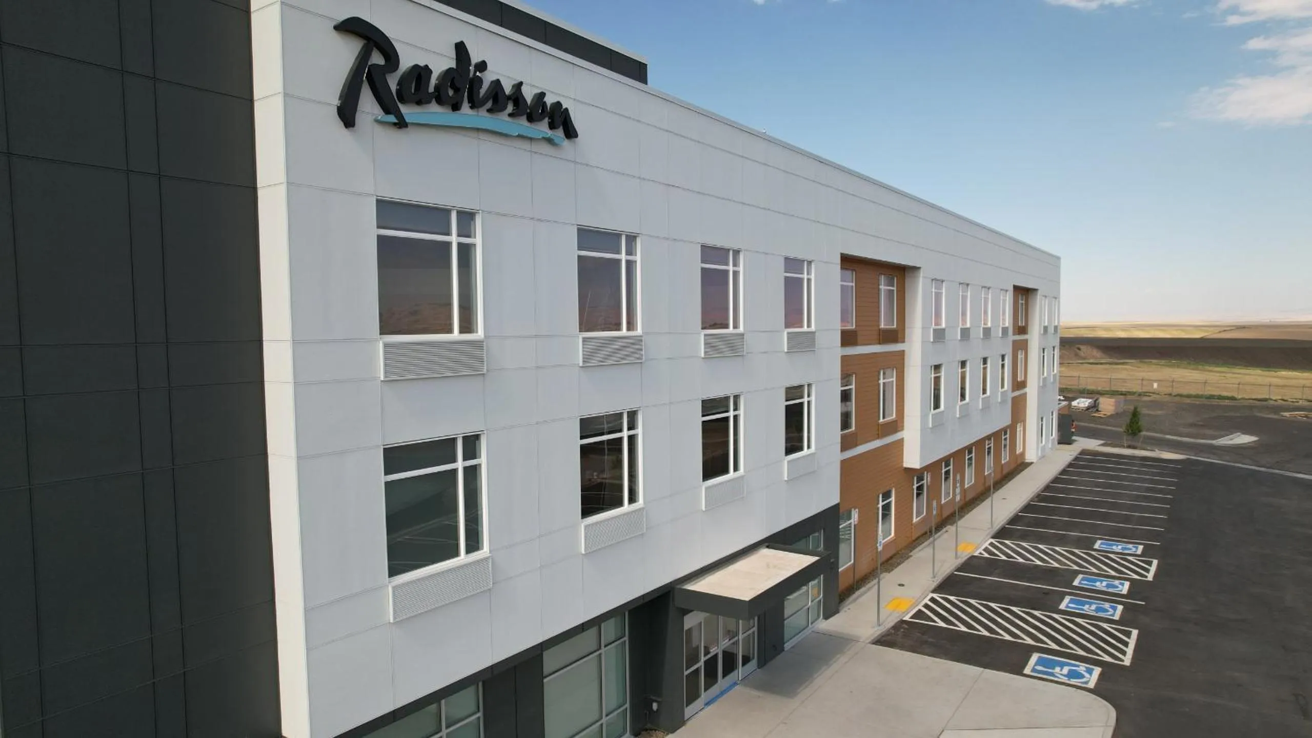 Property building in Radisson Hotel Pendleton Airport