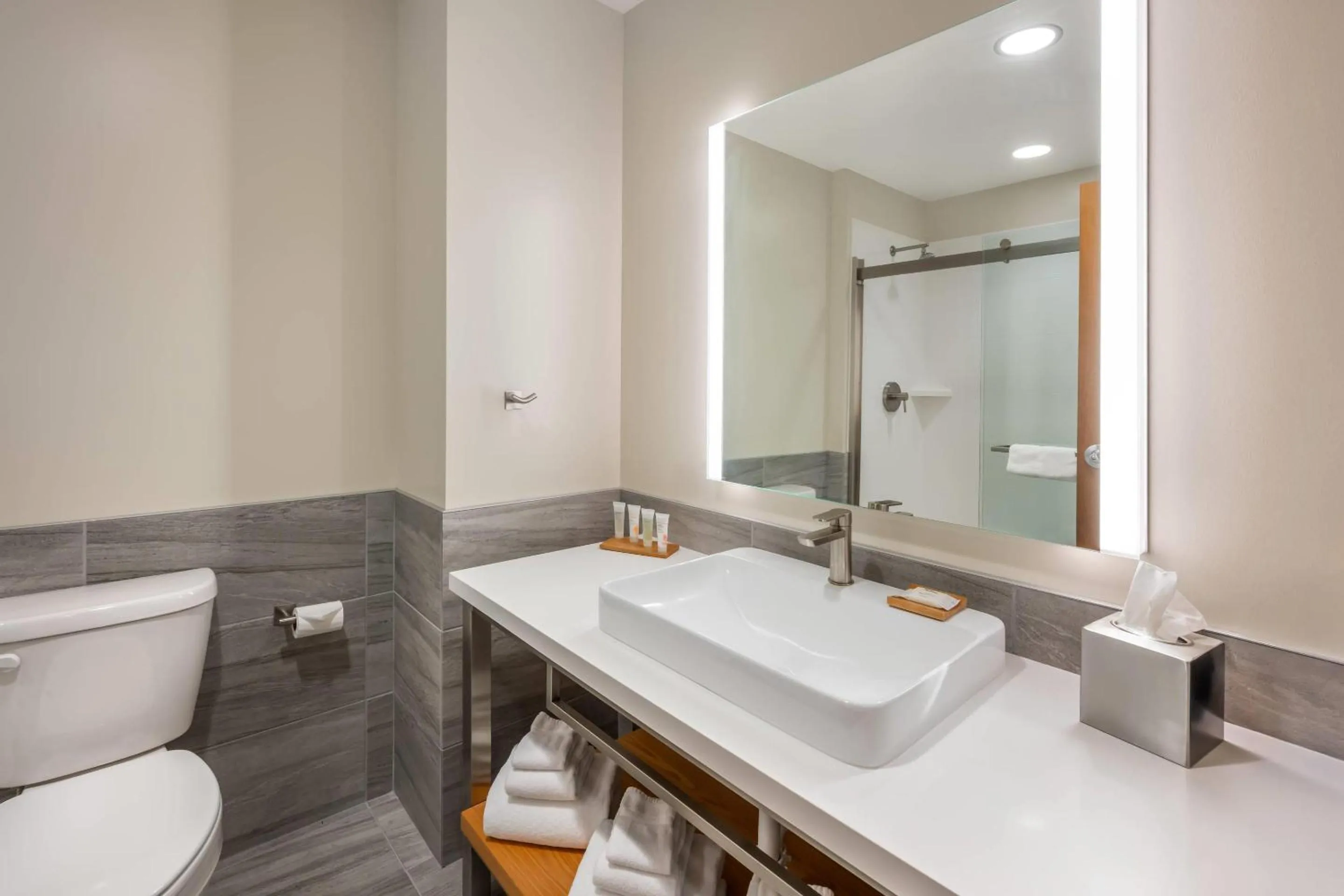 Bedroom in Radisson Hotel Pendleton Airport