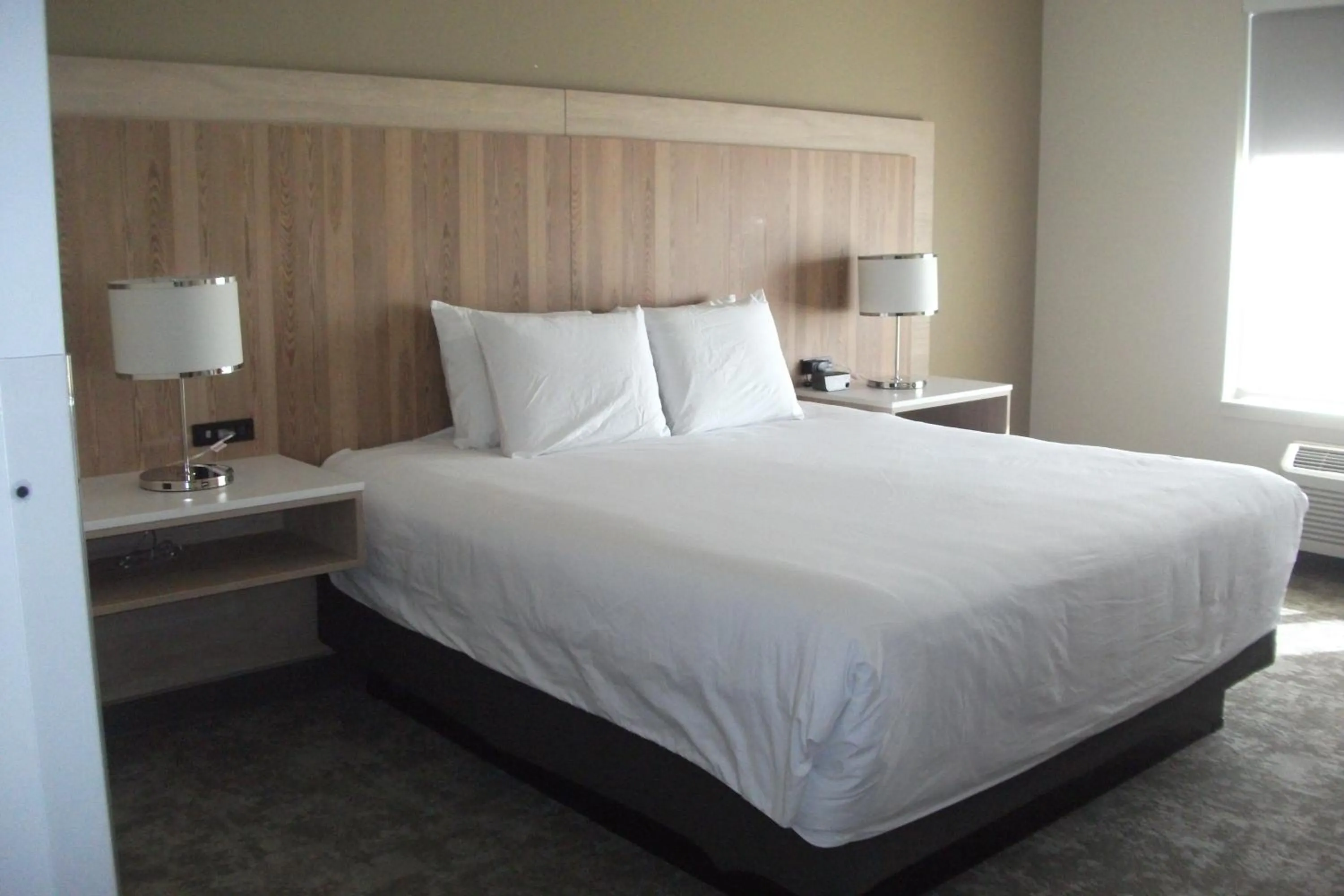 Bedroom, Bed in Radisson Hotel Pendleton Airport