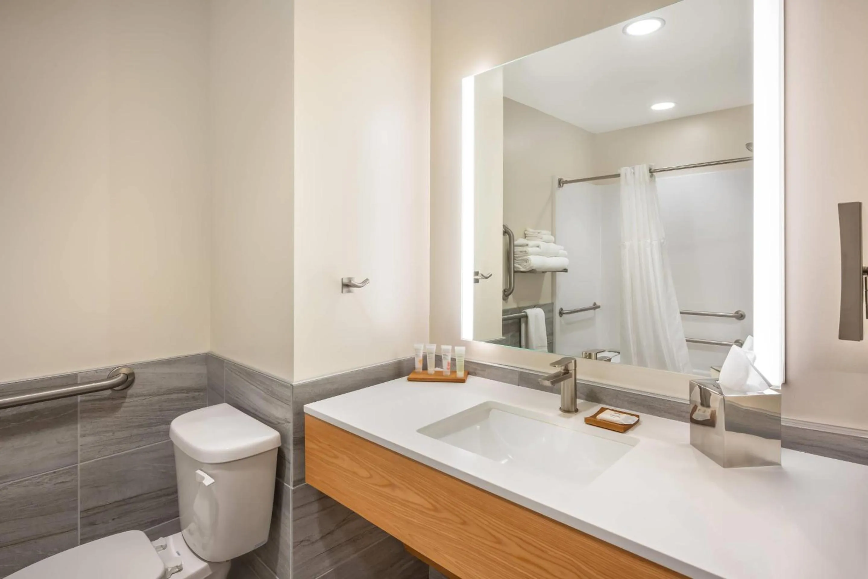 Bedroom in Radisson Hotel Pendleton Airport