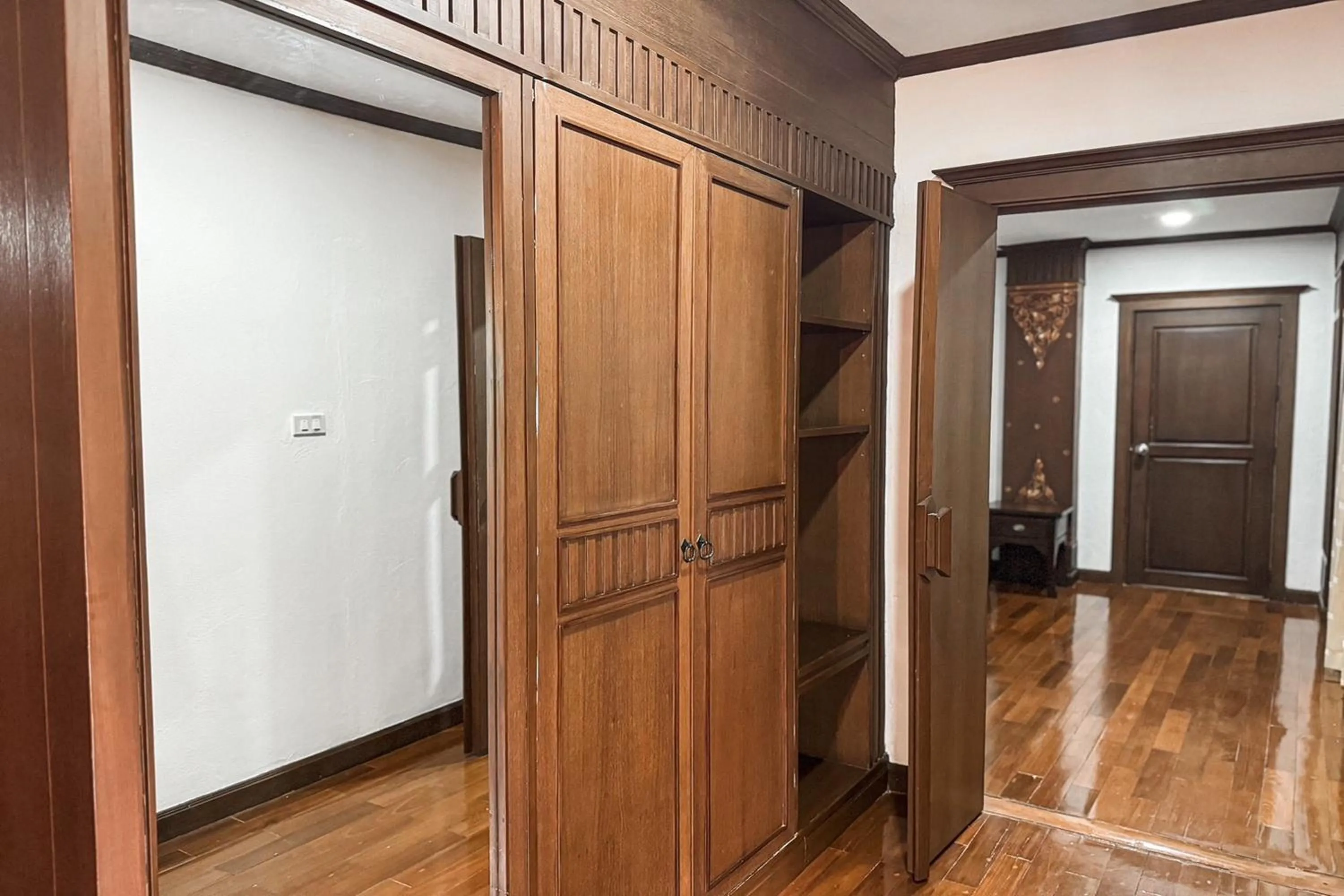 wardrobe in Royal Ping Garden and Resort