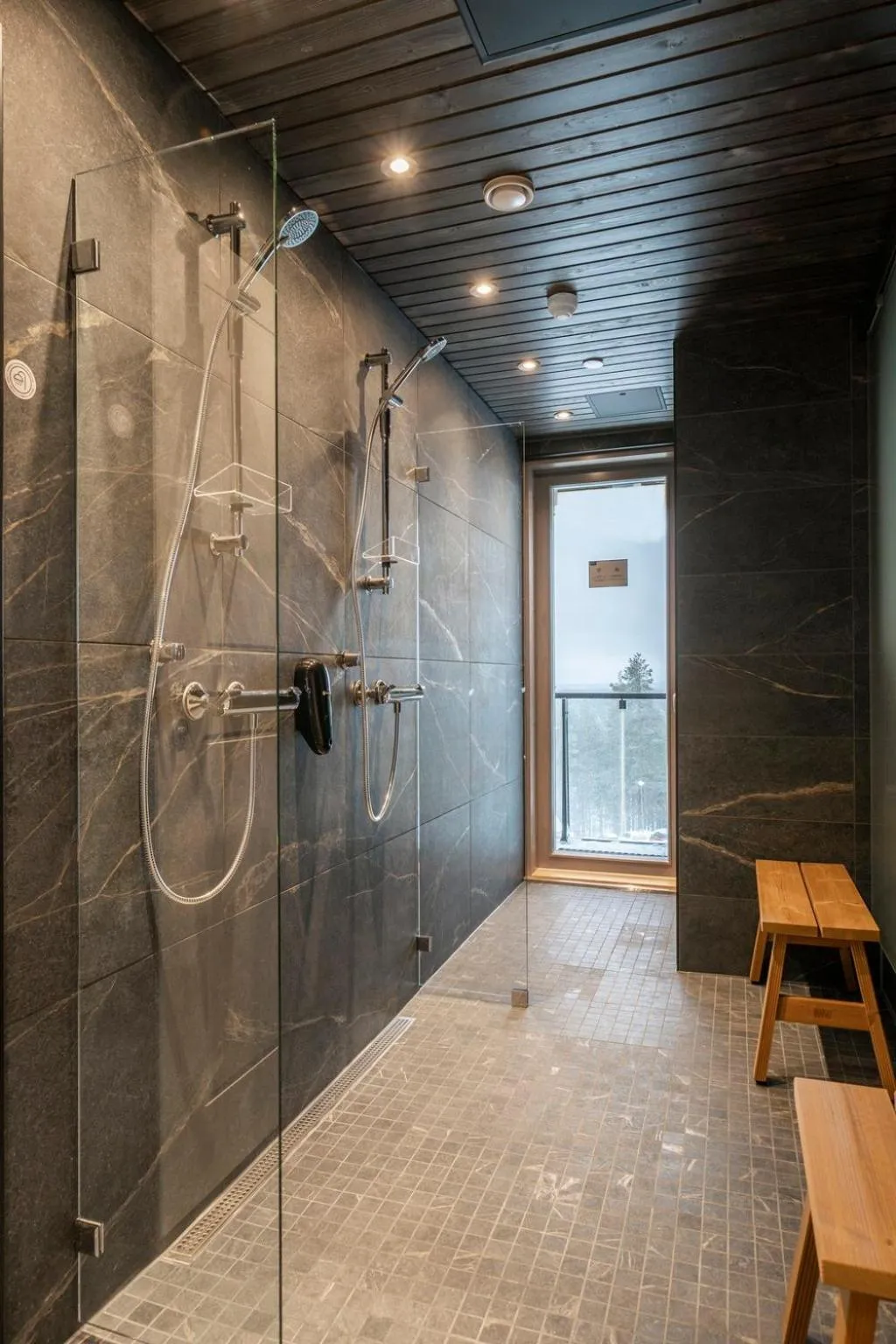 Shower in Ski-Inn Kultakero