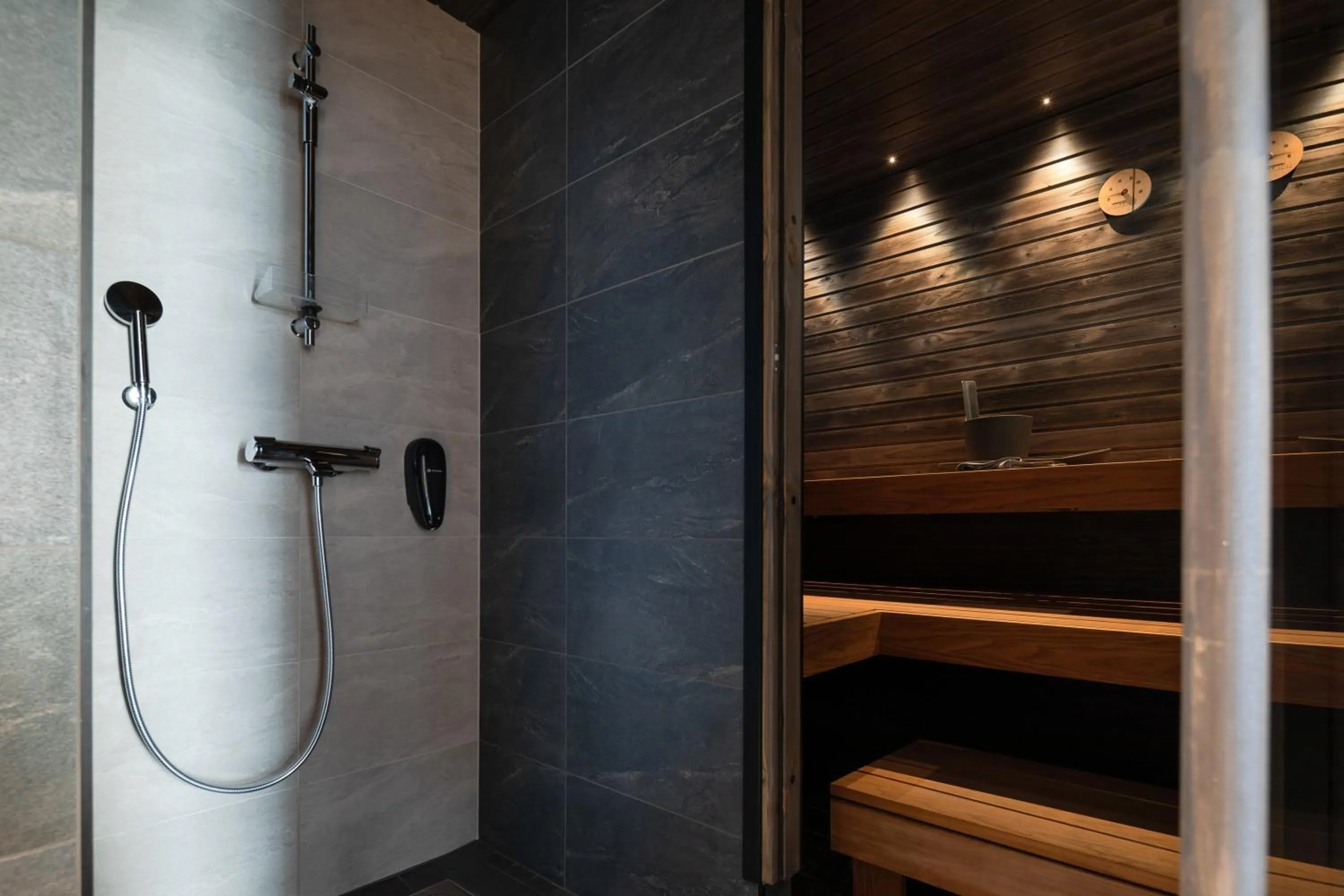 Shower in Ski-Inn Kultakero