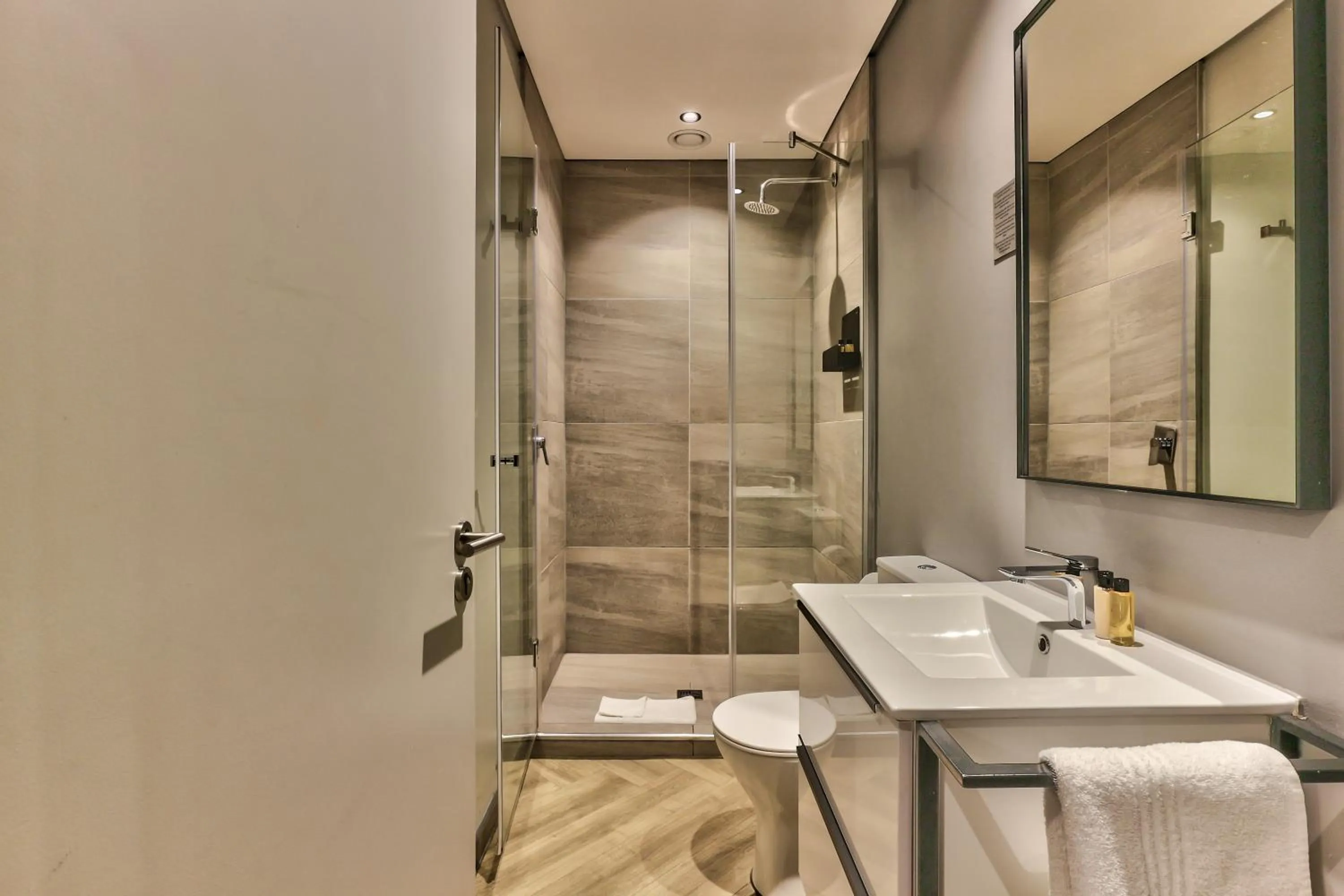 Shower in WINK Aparthotel One Thibault