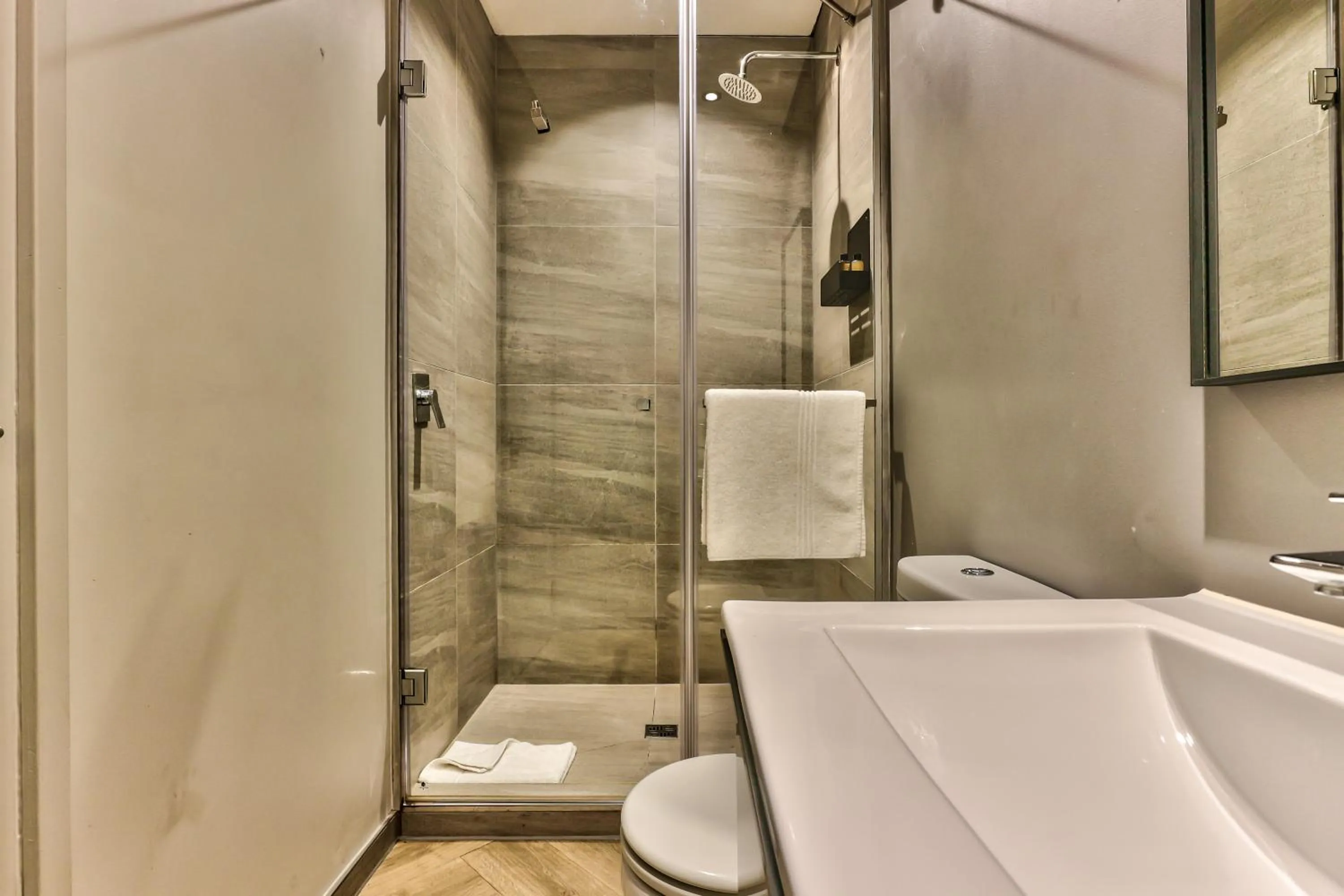 Shower in WINK Aparthotel One Thibault