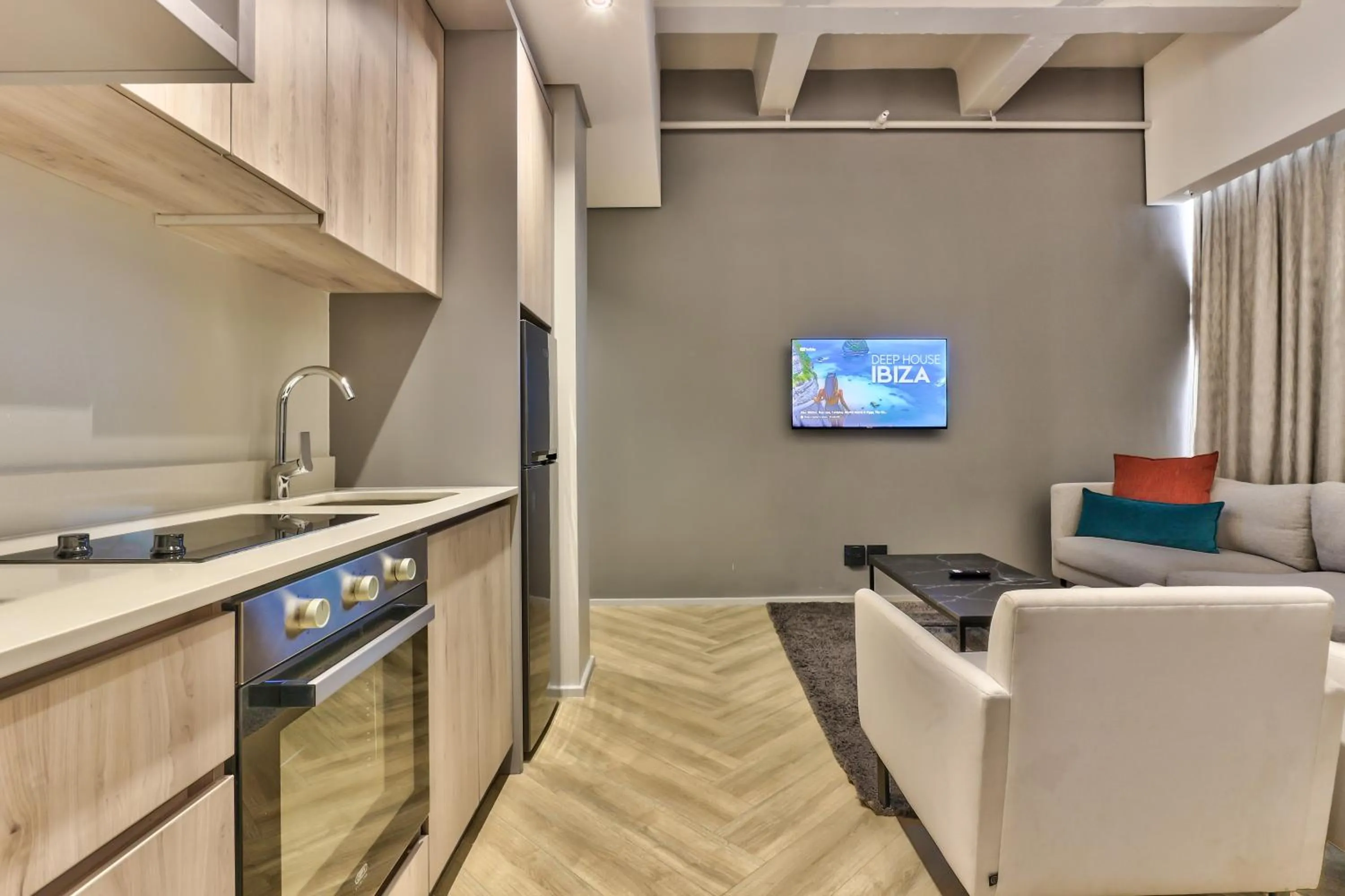 TV and multimedia in WINK Aparthotel One Thibault