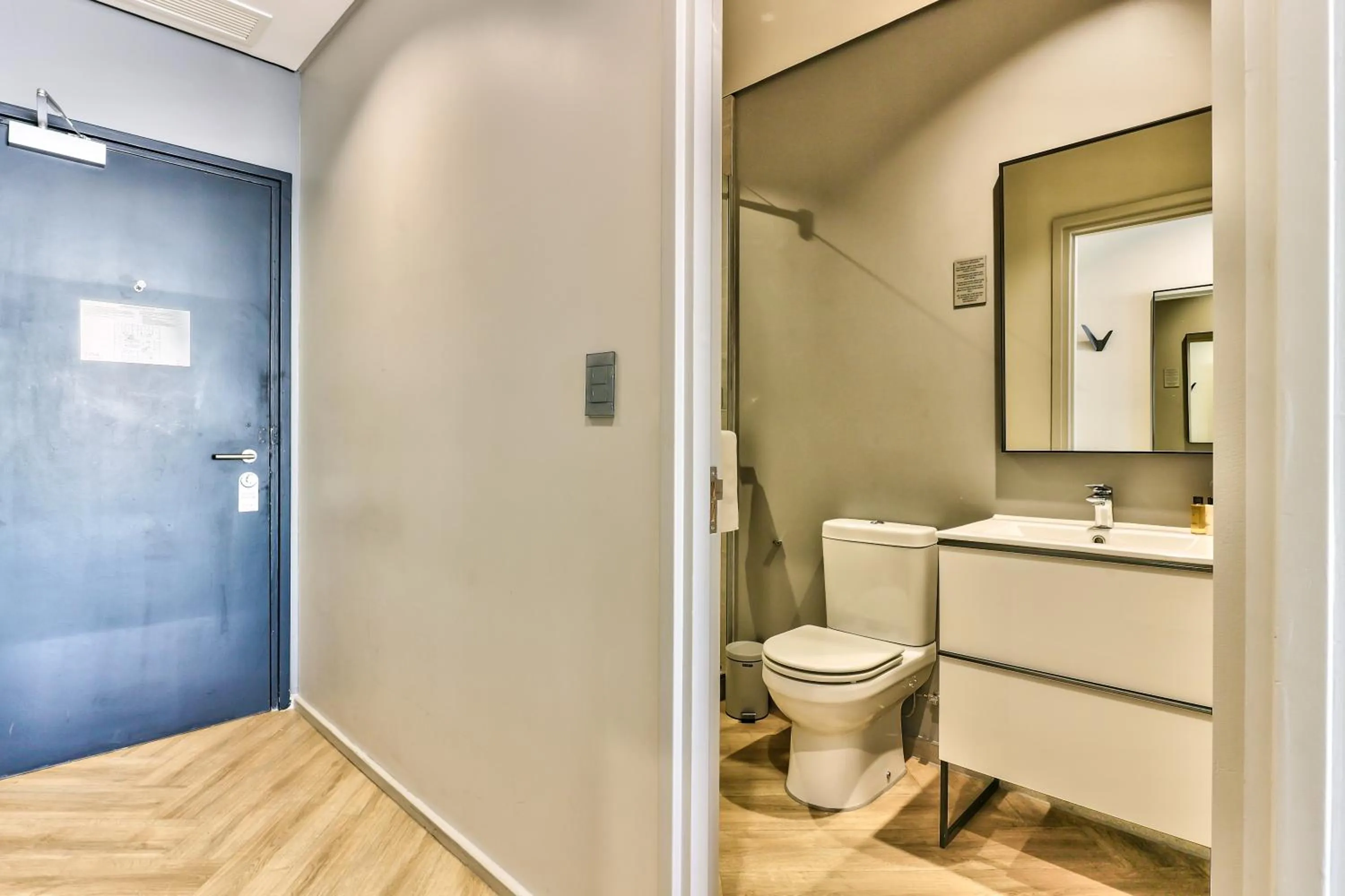 Shower in WINK Aparthotel One Thibault