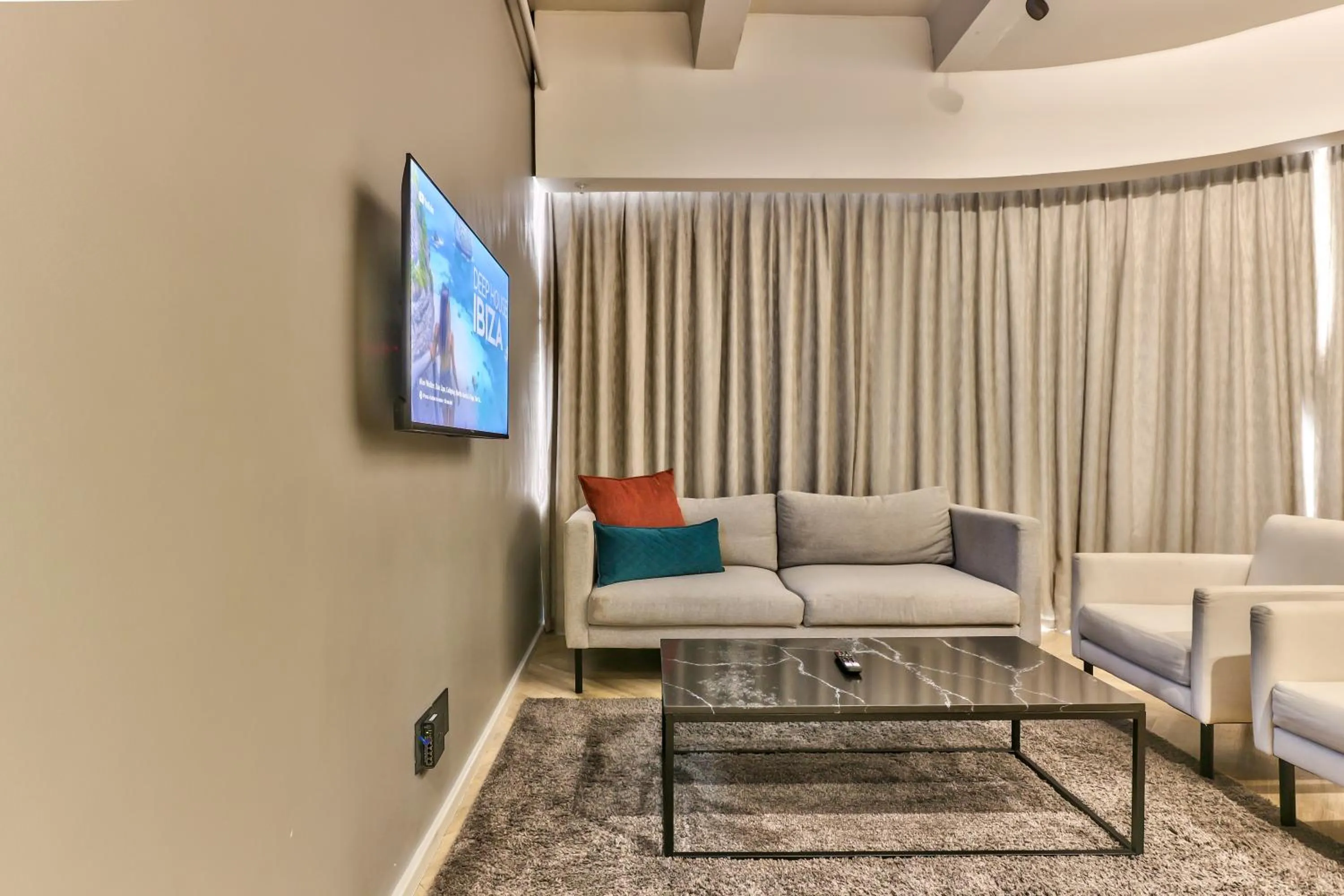 Communal lounge/ TV room in WINK Aparthotel One Thibault