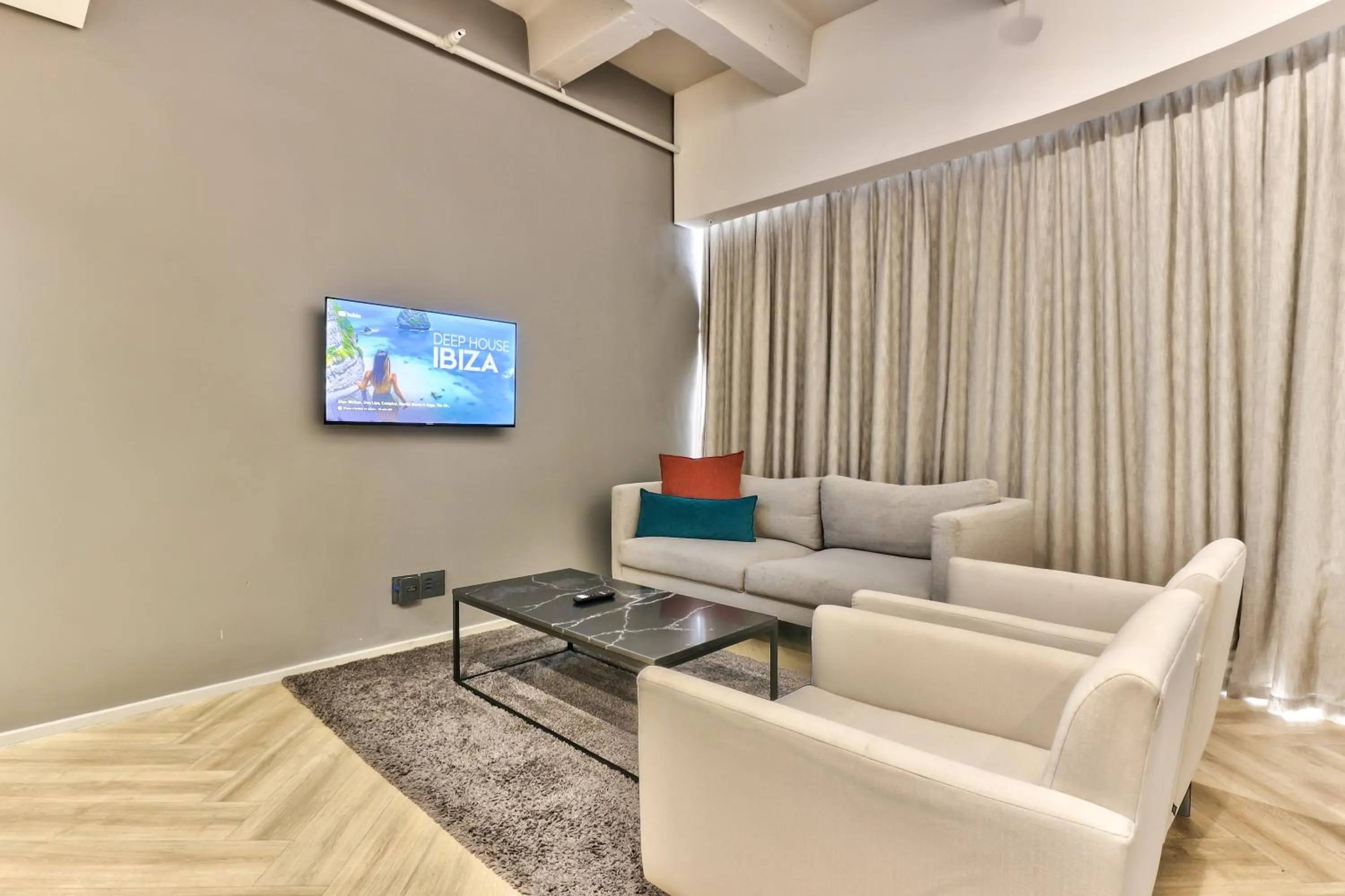 TV and multimedia in WINK Aparthotel One Thibault